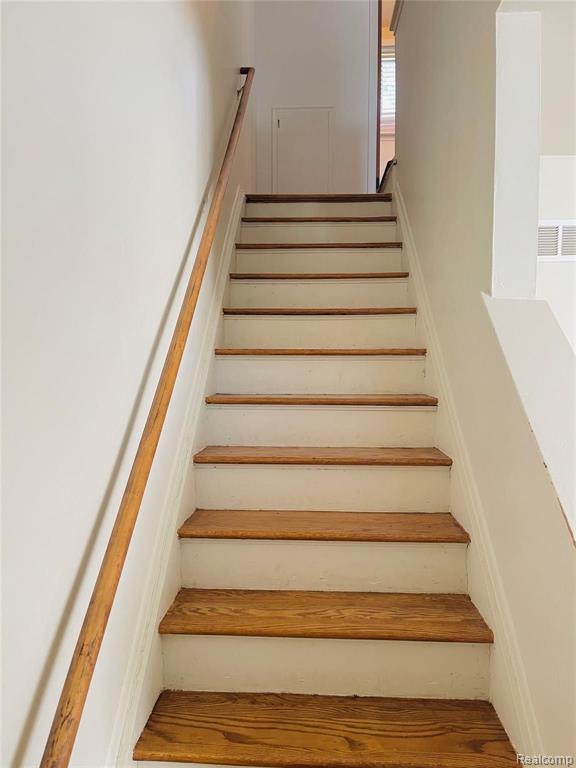 9746 Cornell Street Property Photo 9