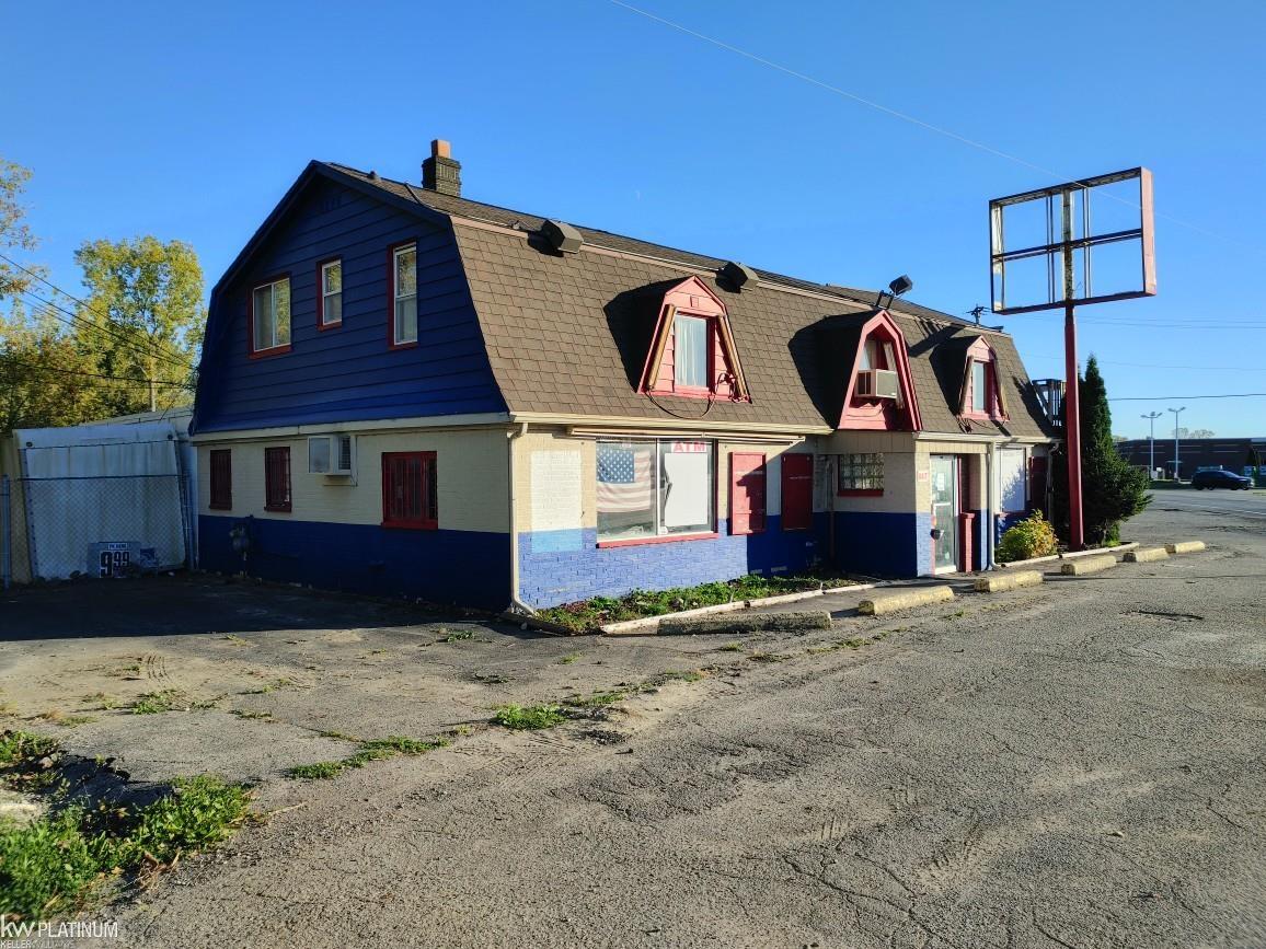 10973 Gratiot Street Property Photo 4
