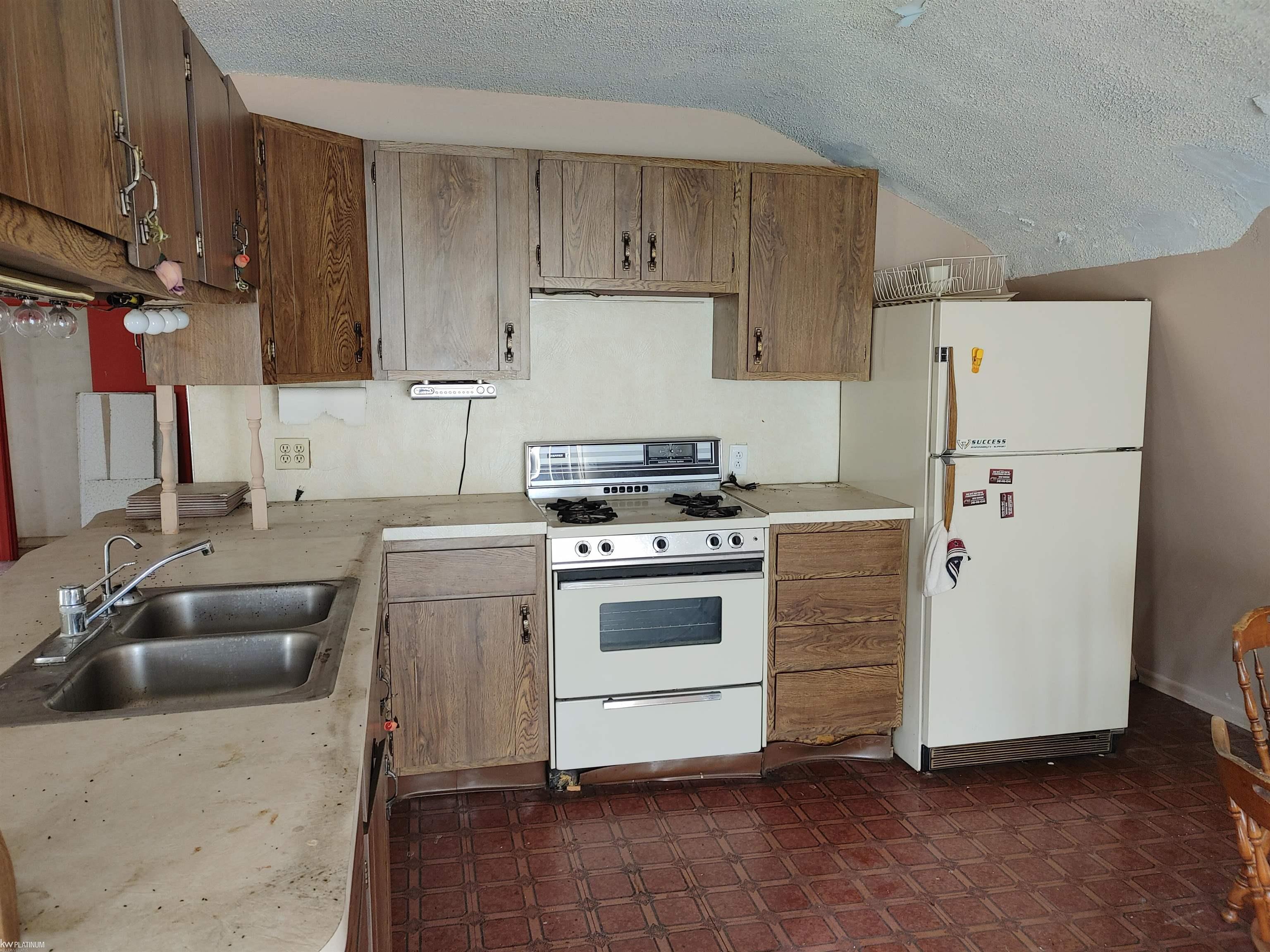 10973 Gratiot Street Property Photo 6