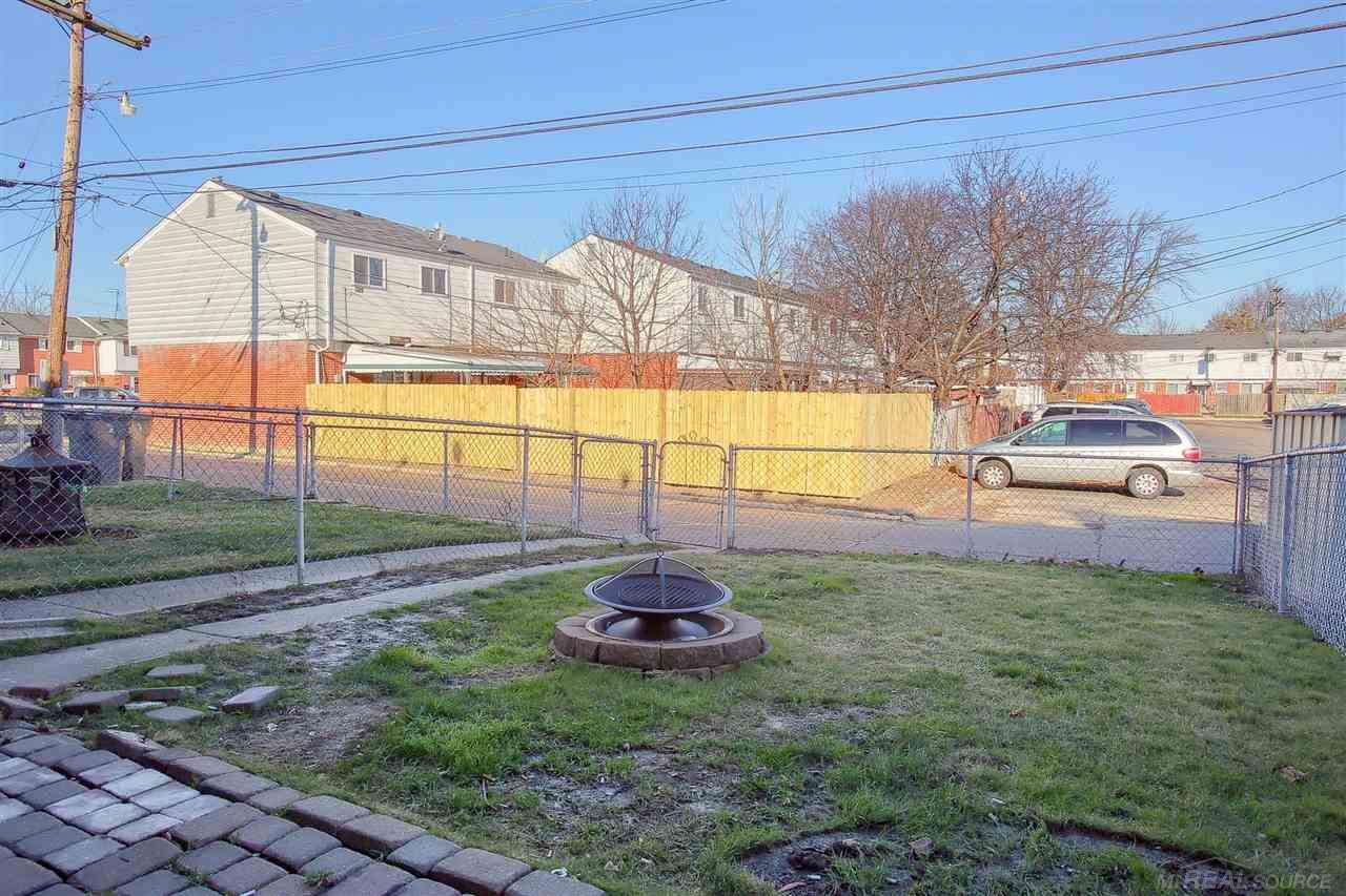 20011 Abrahm Property Photo 24