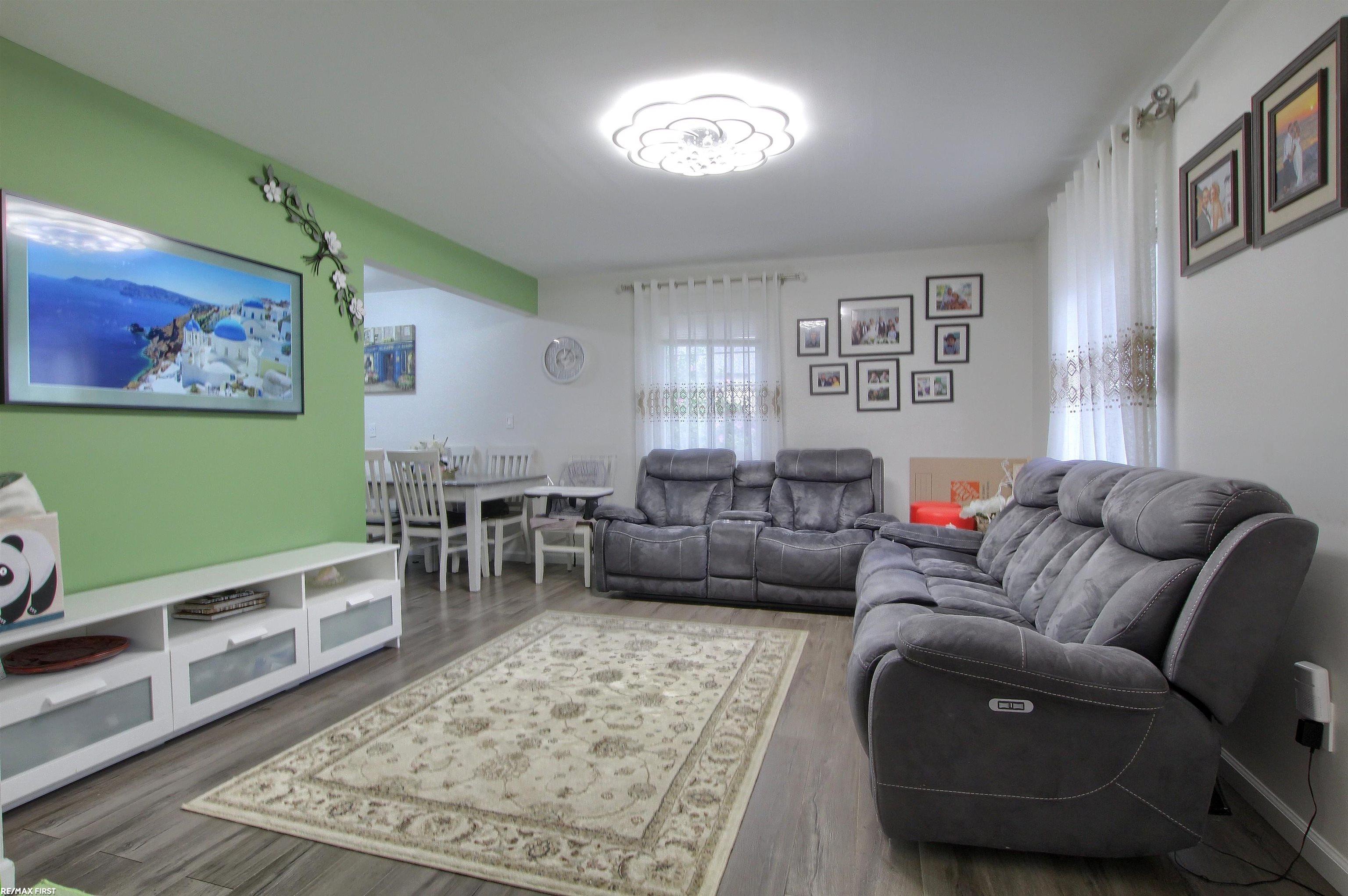 38343 Carolon Blvd Property Photo 4