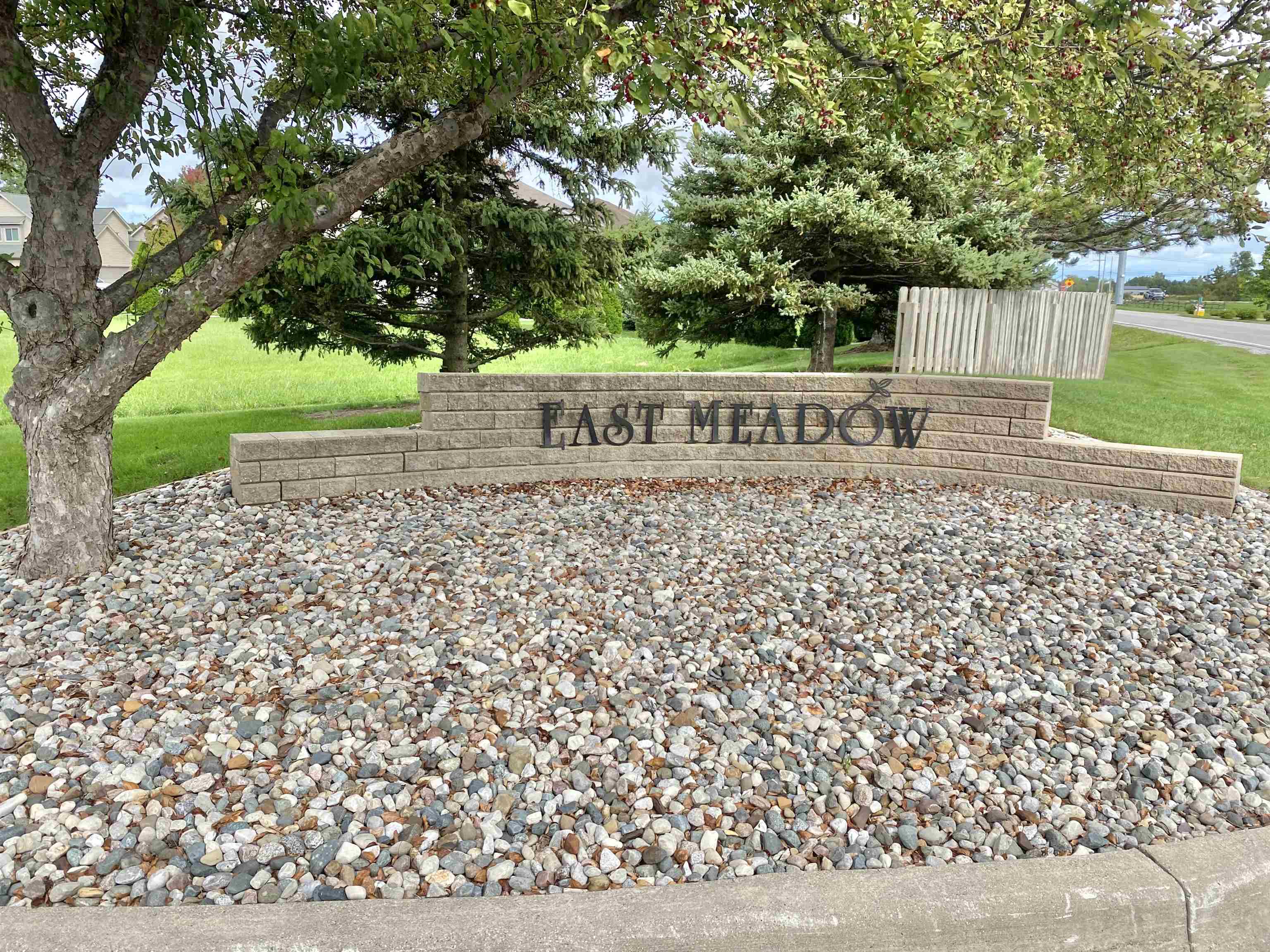 6067 East Meadow Drive Property Photo 2