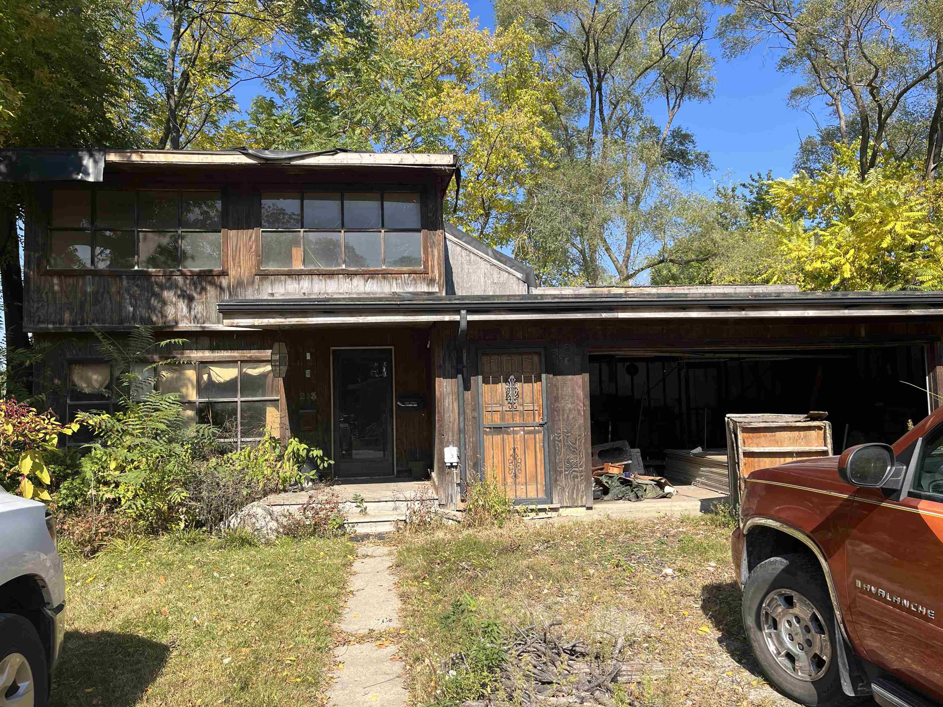 213 E Lakeview Property Photo 1