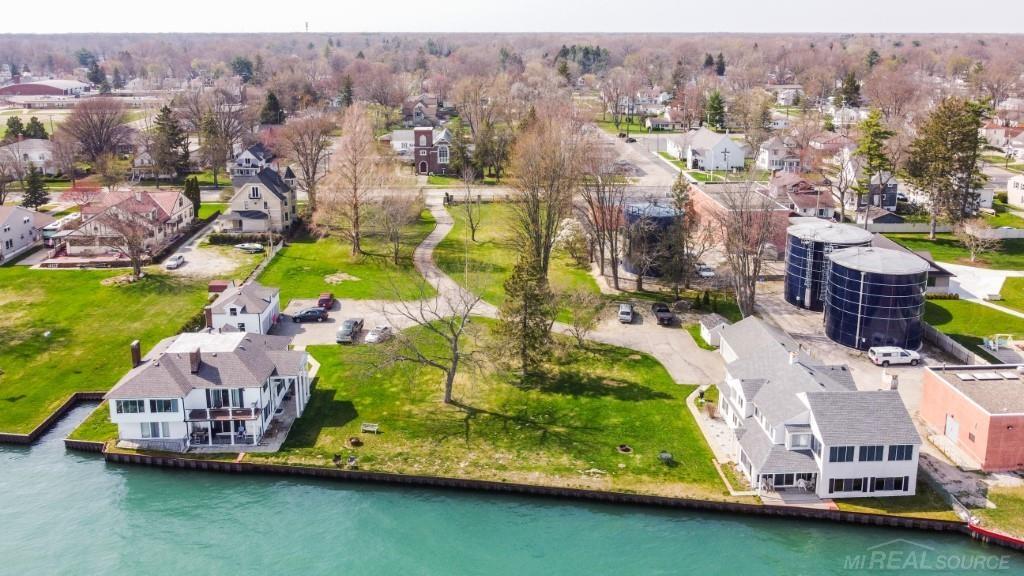 1516 St Clair River Drive Property Photo 1