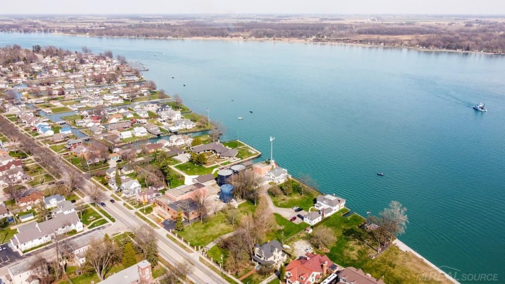 1516 St Clair River Drive Property Photo 50