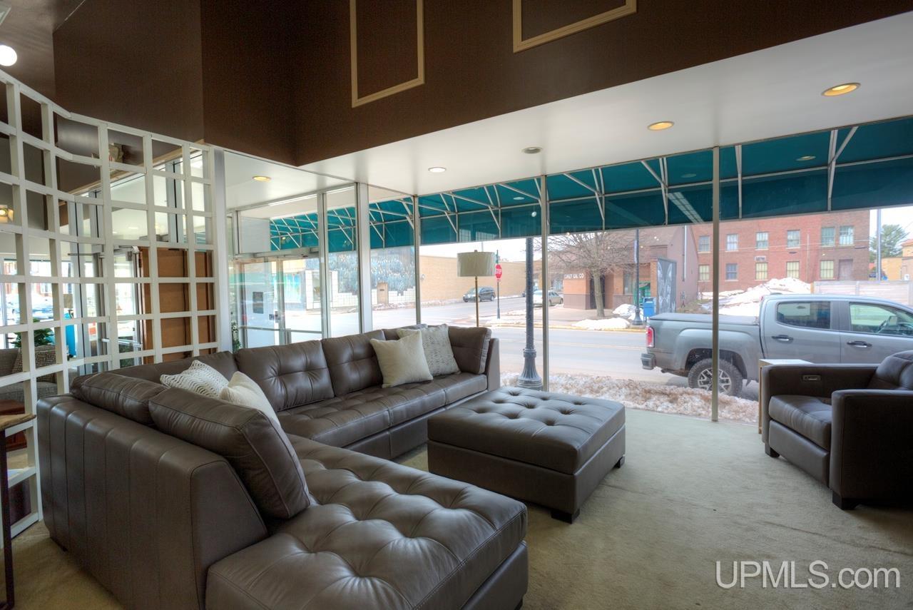 101 E Aurora Street Property Photo 5