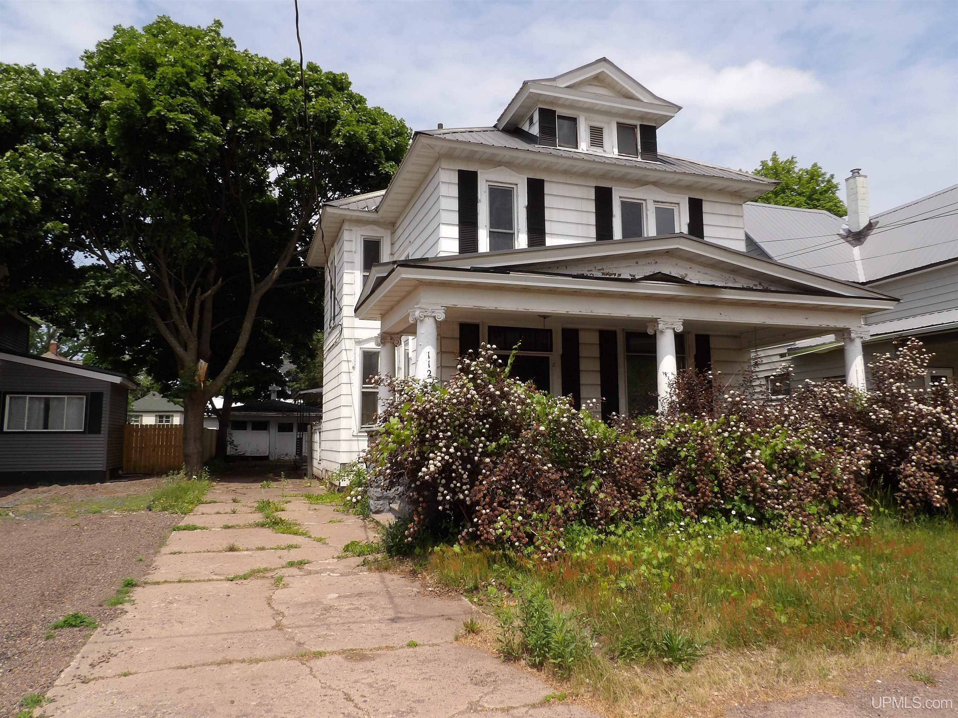 112 W Pewabic Street Property Photo 1