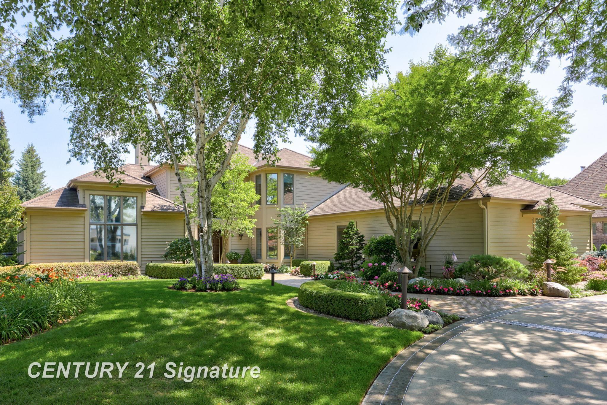 210 Golfview Drive Property Photo 1