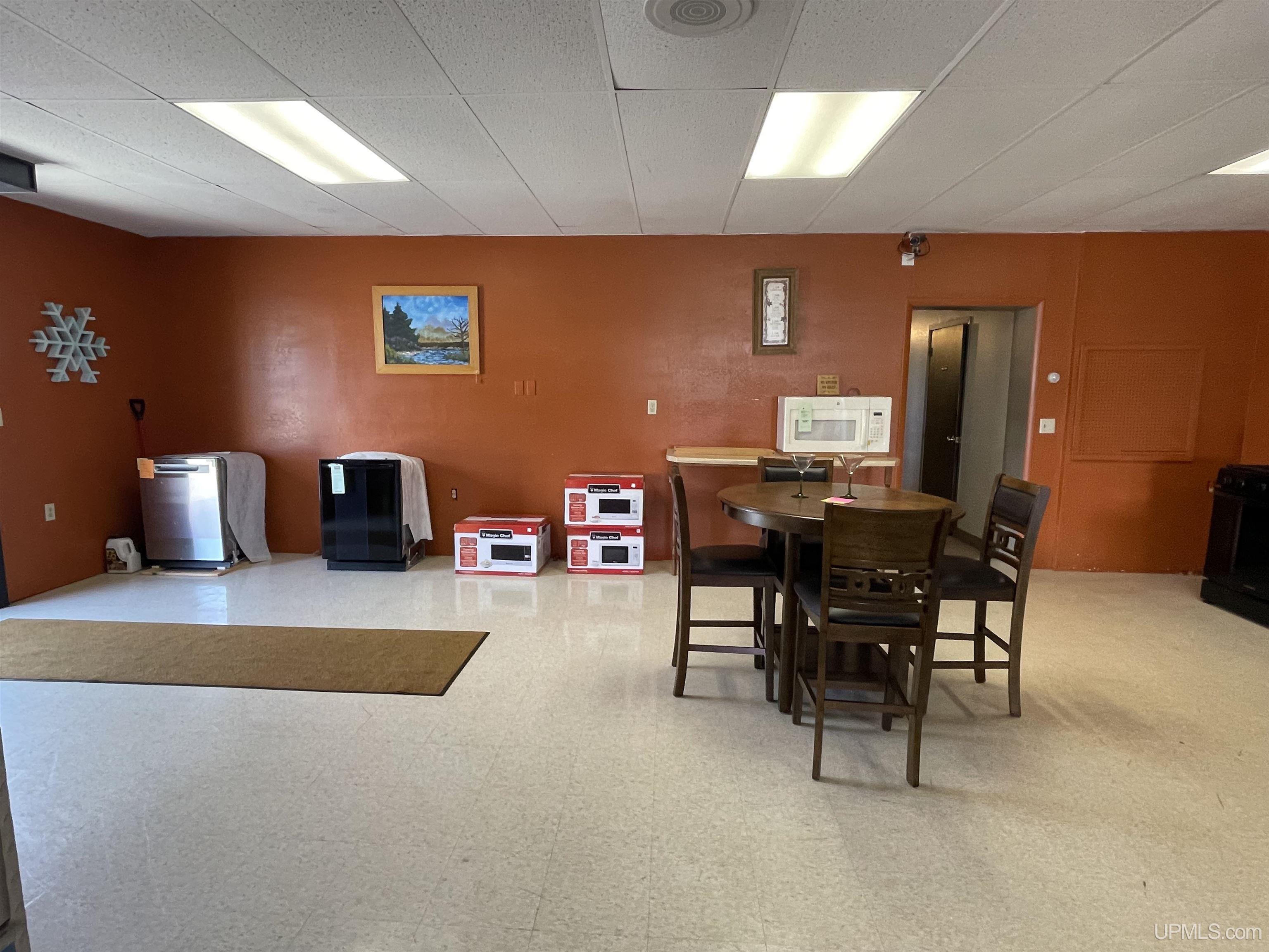 226 Deer Street Property Photo 3