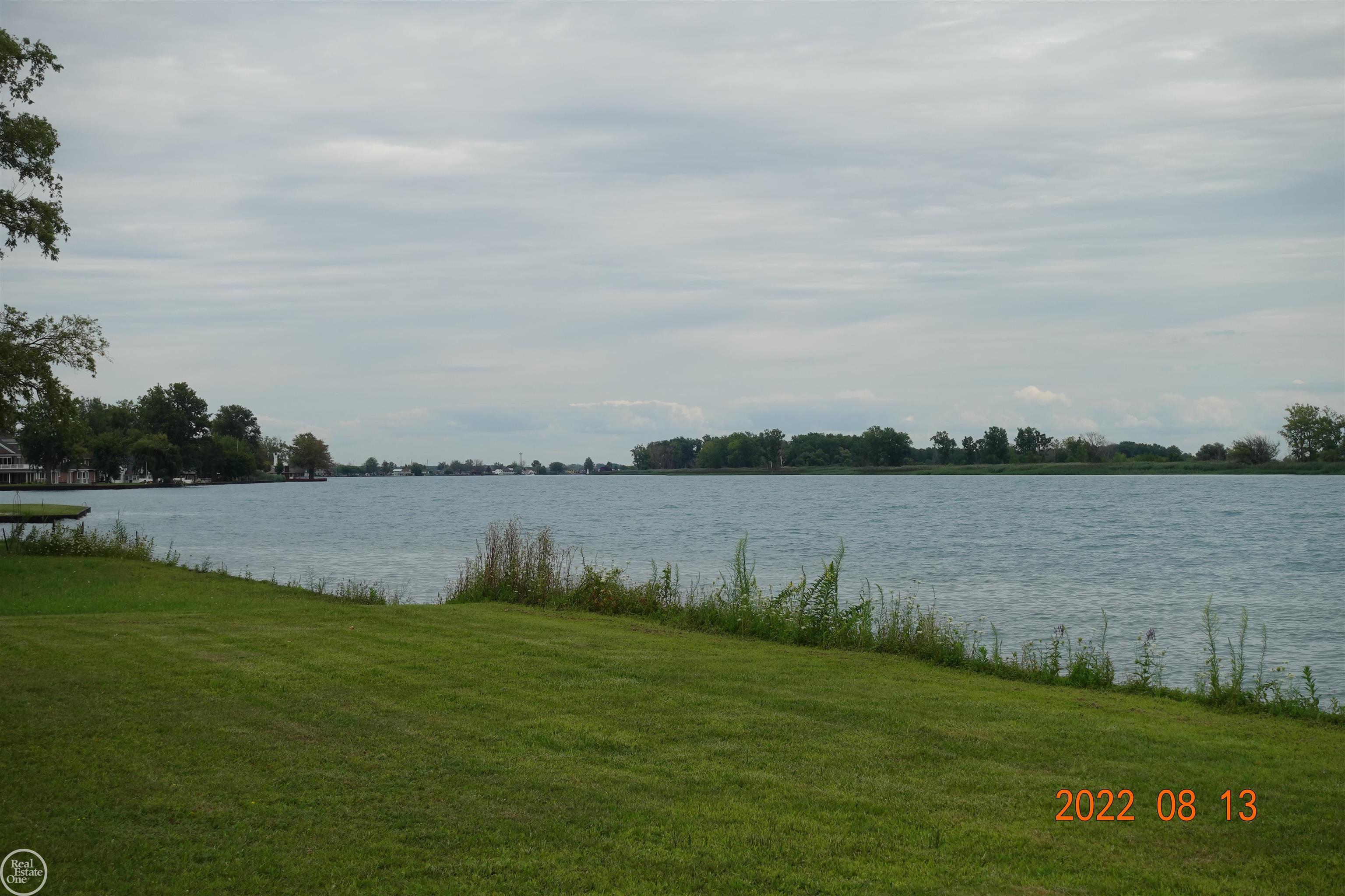 9450 S Channel Property Photo 1