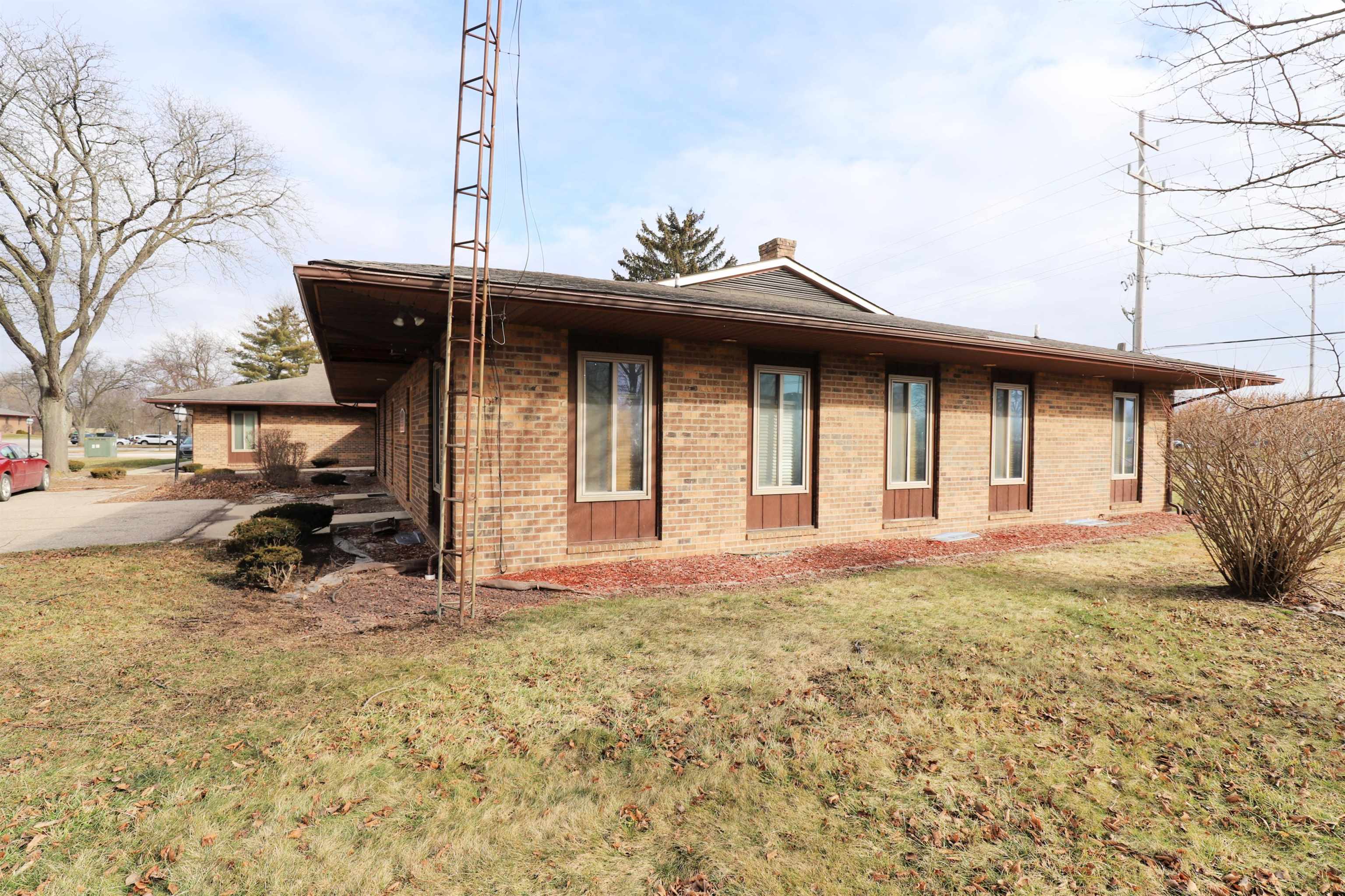 1146 S Linden Road Property Photo 2