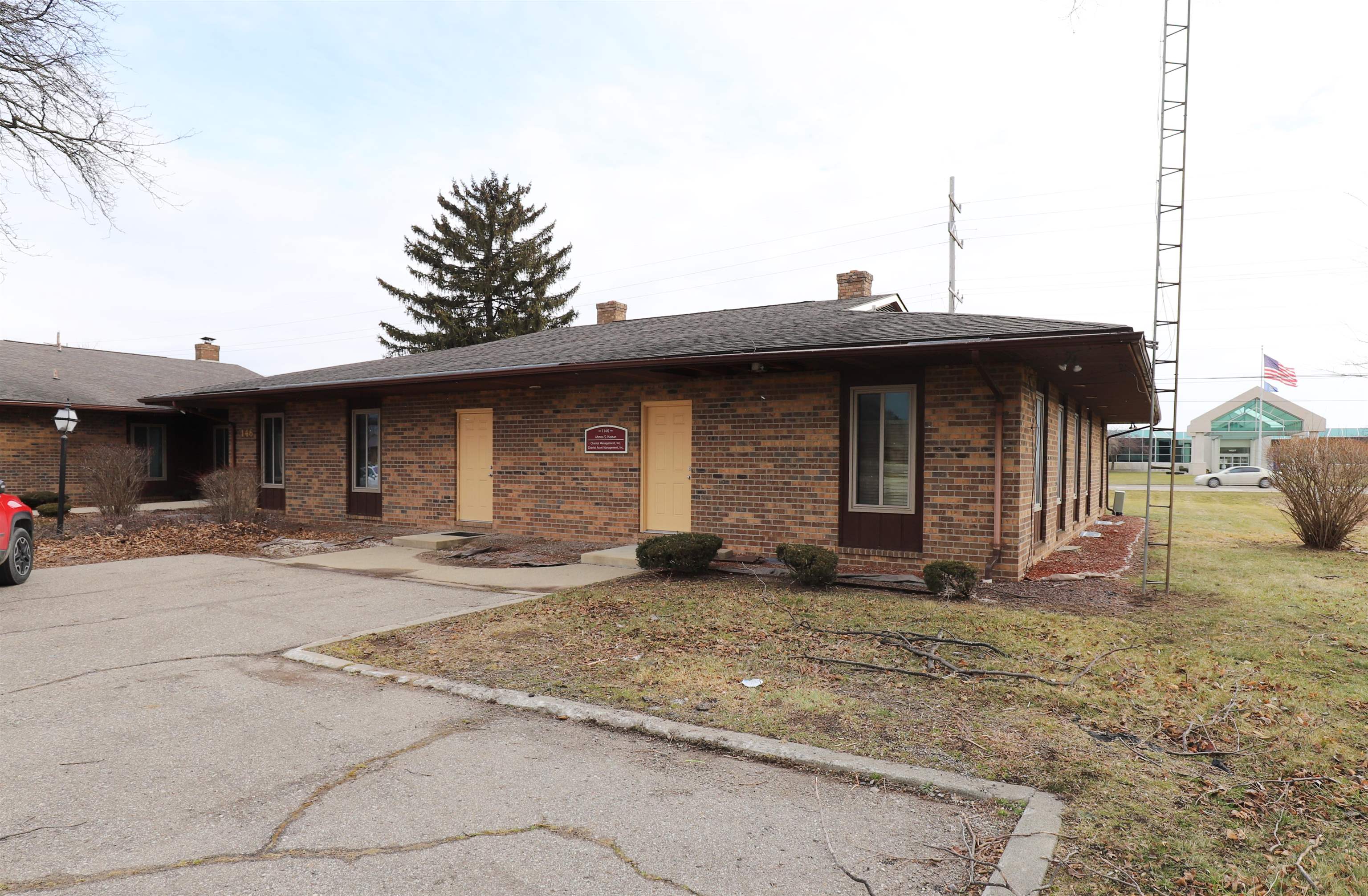 1146 S Linden Road Property Photo 3
