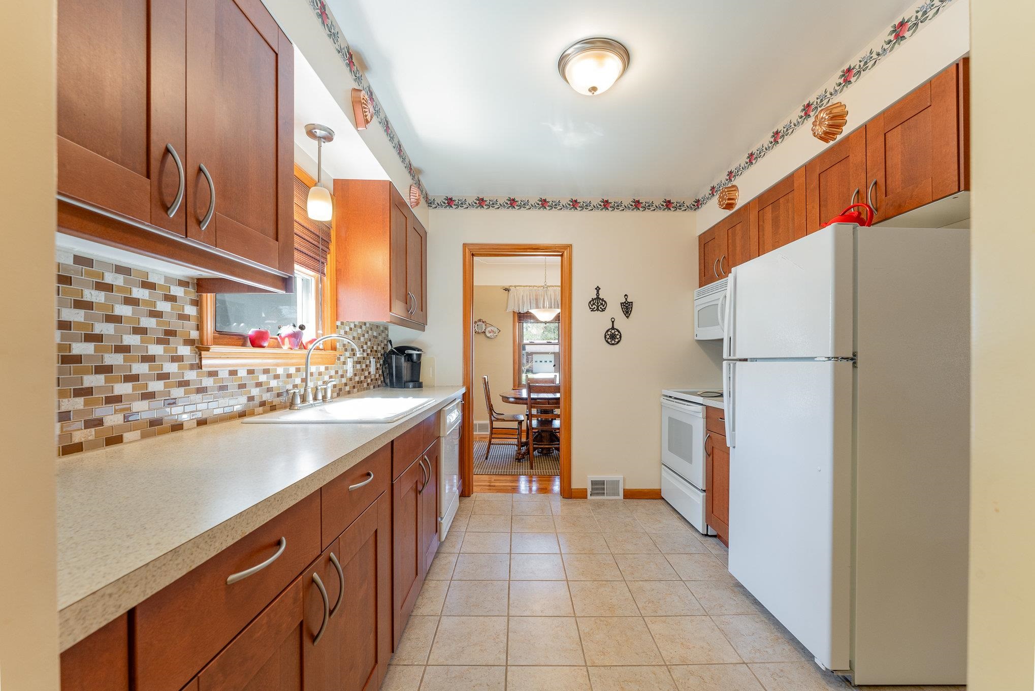 3710 Cambridge Street Property Photo 12