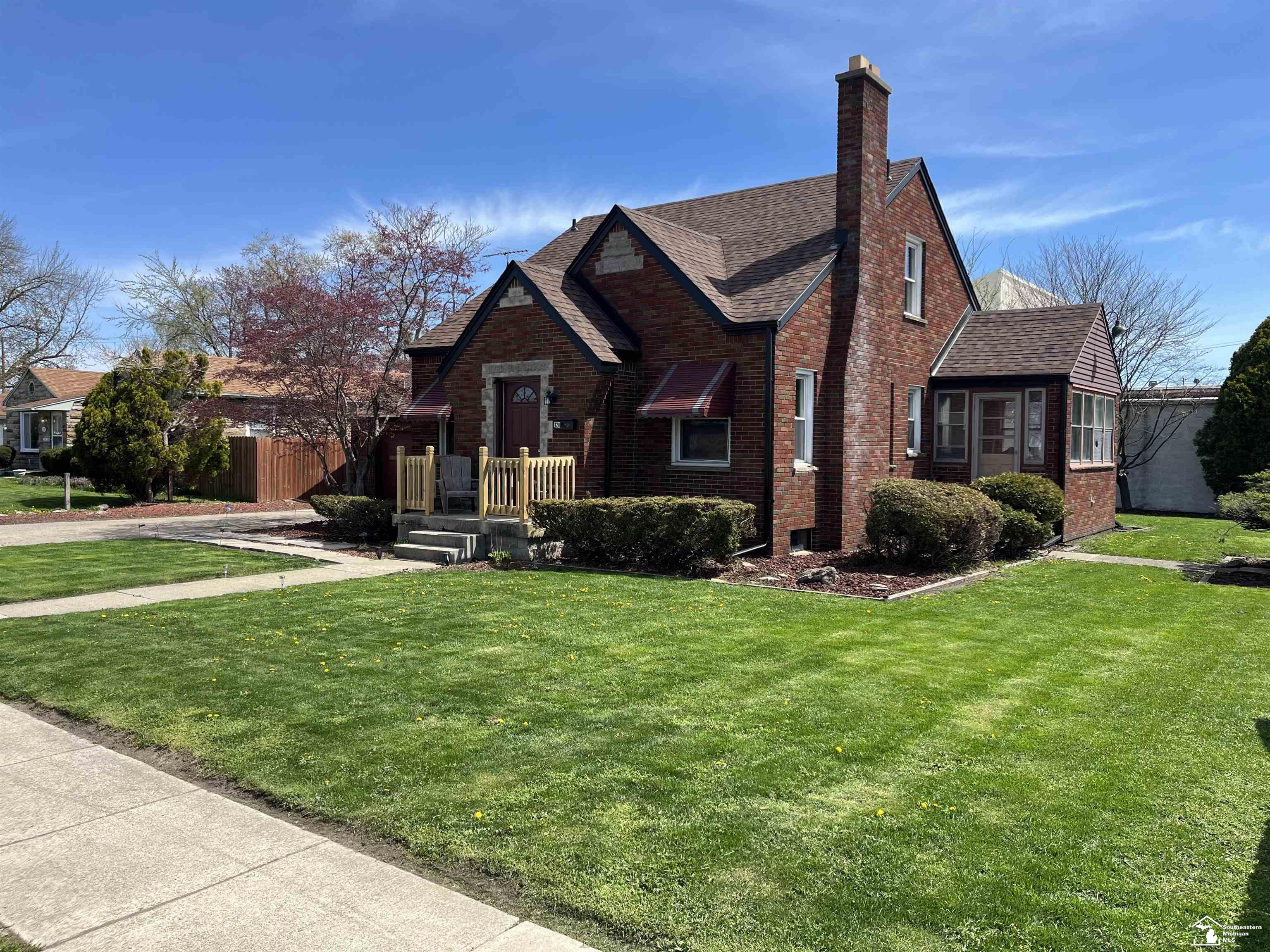 120 Bentley Drive Property Photo 1