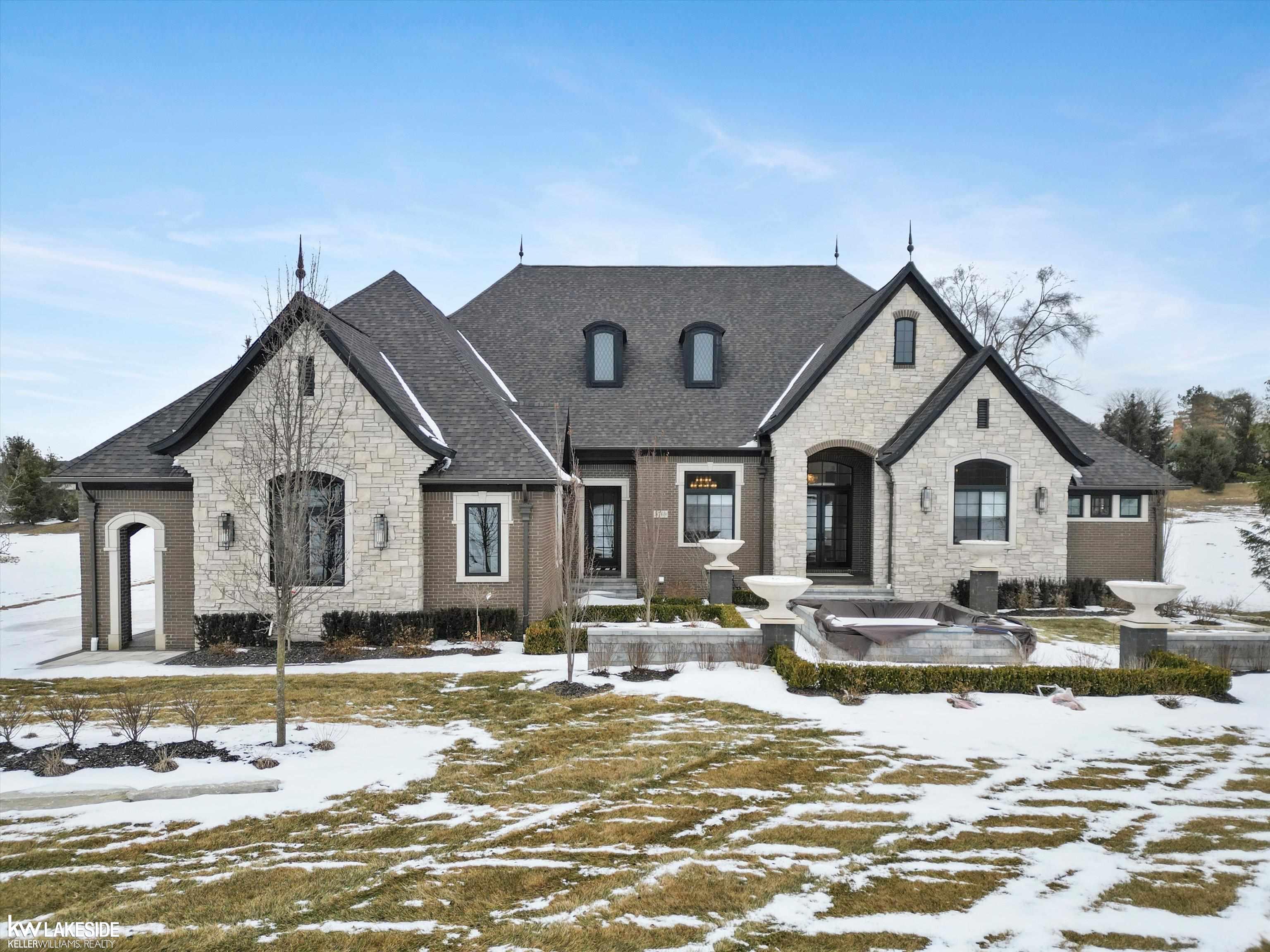 5769 Cotswold Drive Property Photo 10