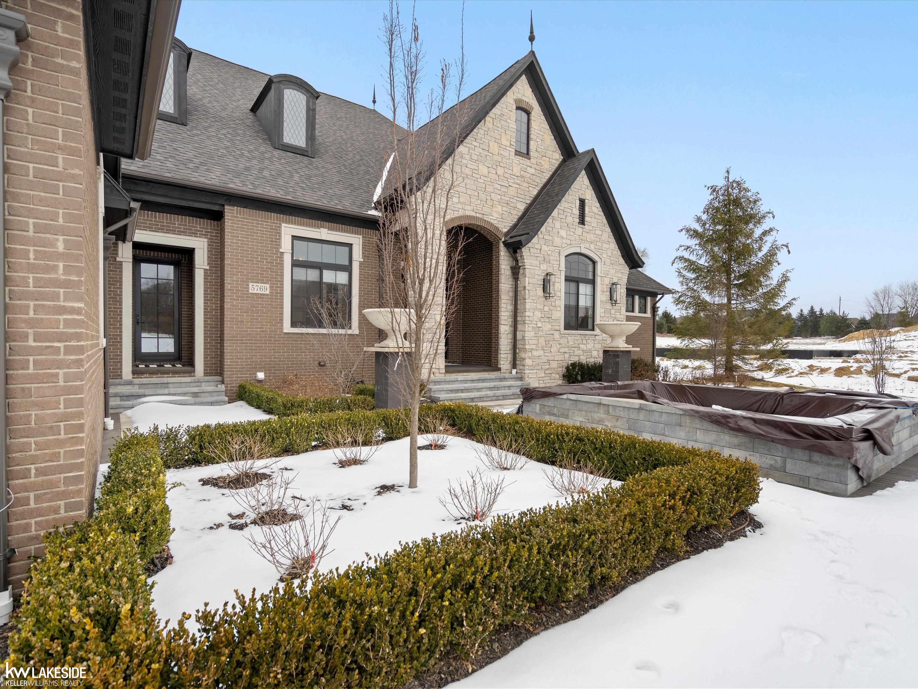 5769 Cotswold Drive Property Photo 12