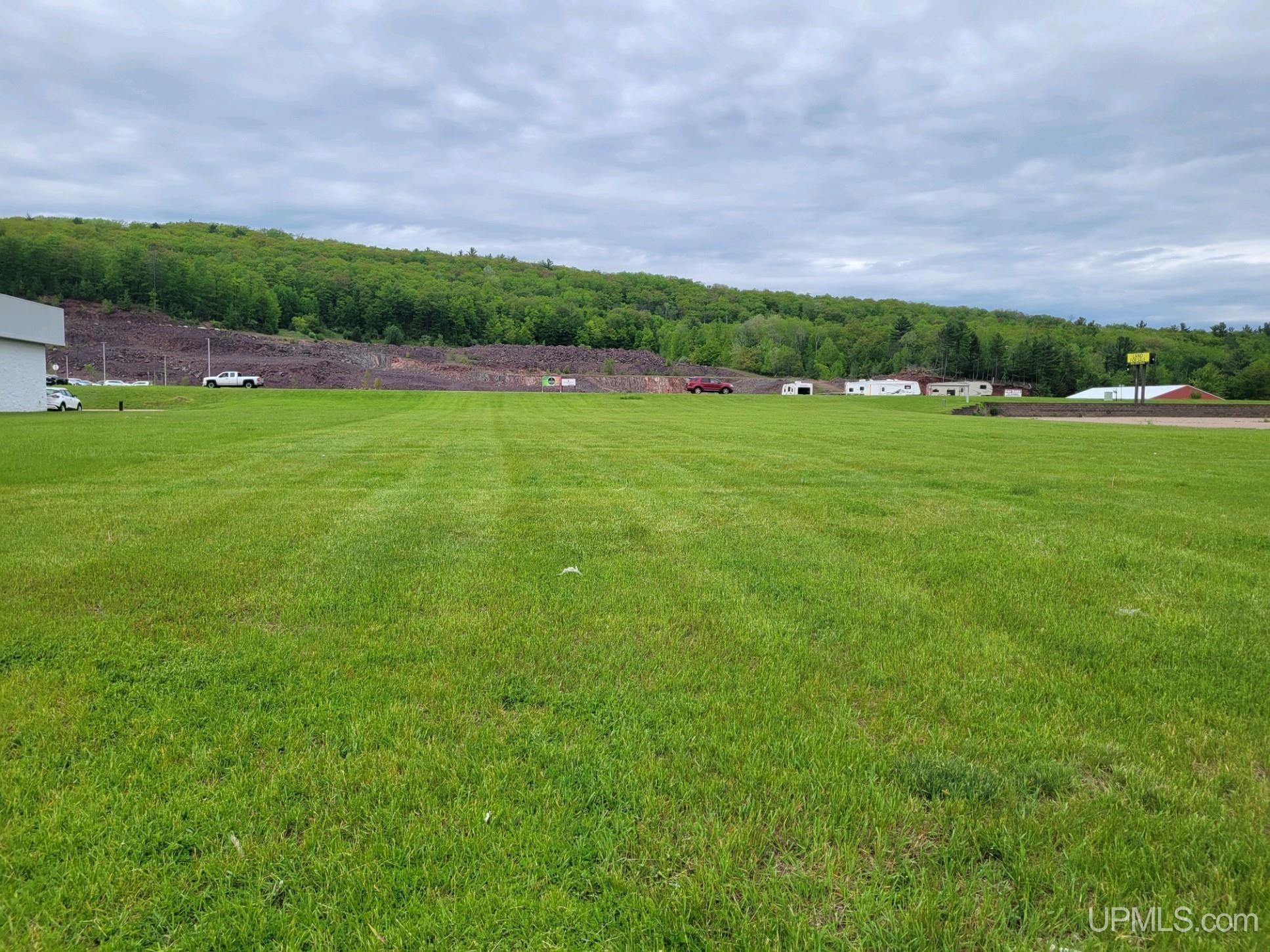 W8141 Us2 Highway Property Photo 1