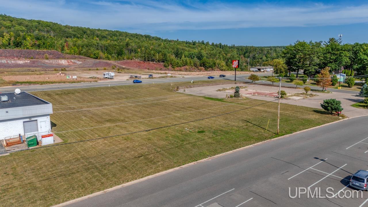 W8141 Us2 Highway Property Photo 3