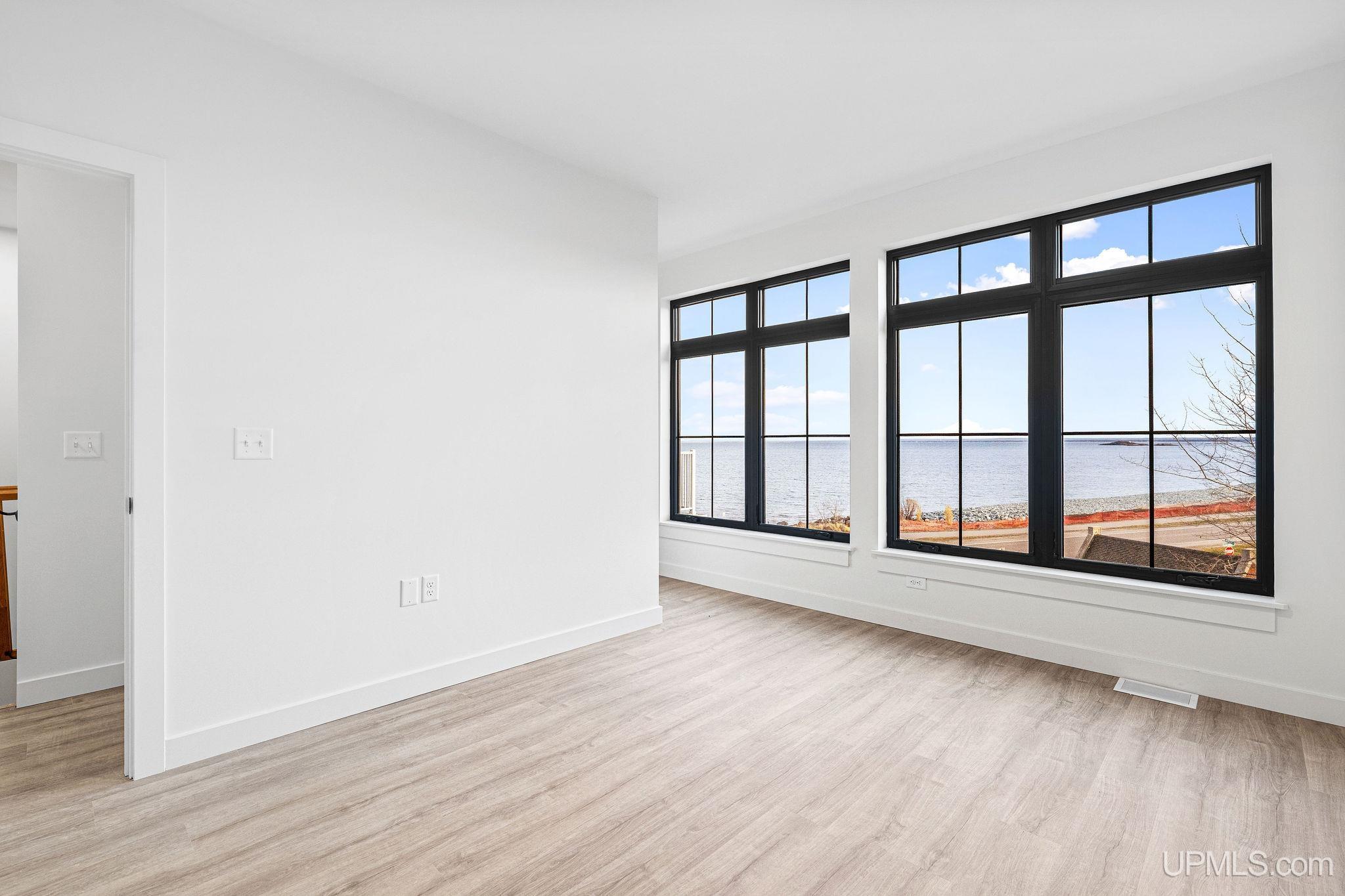 (unit 8) - 2401 N Lakeshore Boulevard Property Photo 11