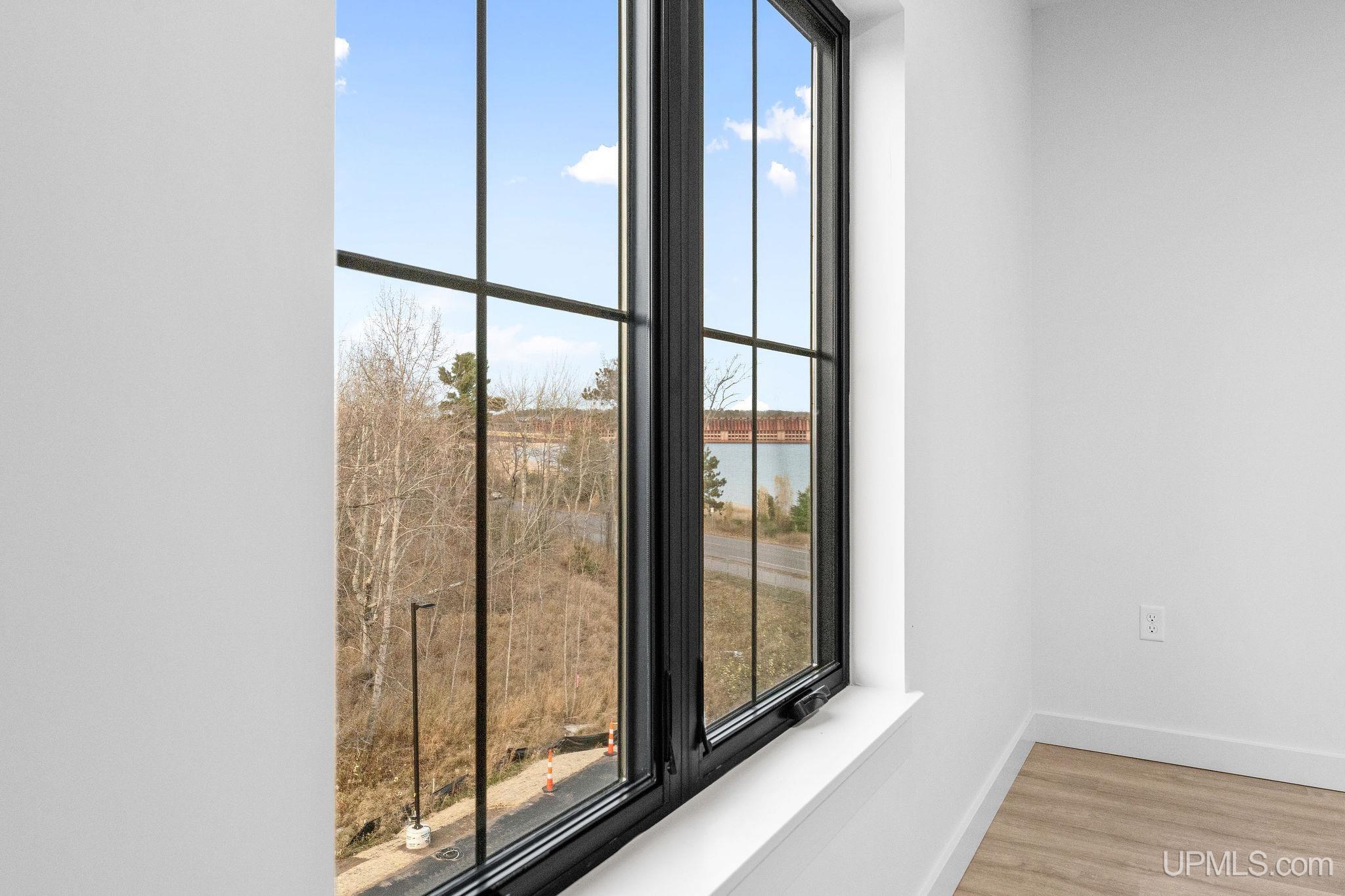 (unit 8) - 2401 N Lakeshore Boulevard Property Photo 19