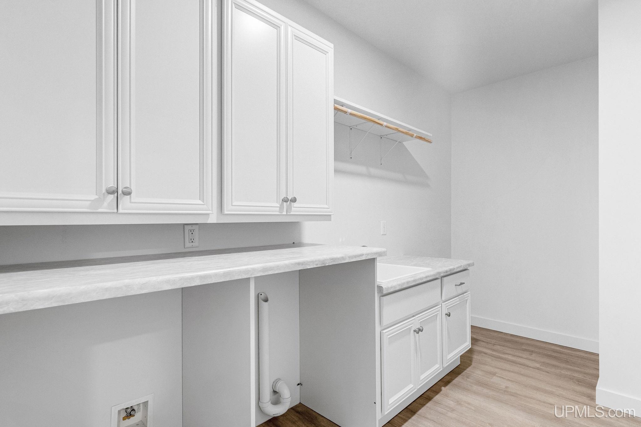 (unit 8) - 2401 N Lakeshore Boulevard Property Photo 22