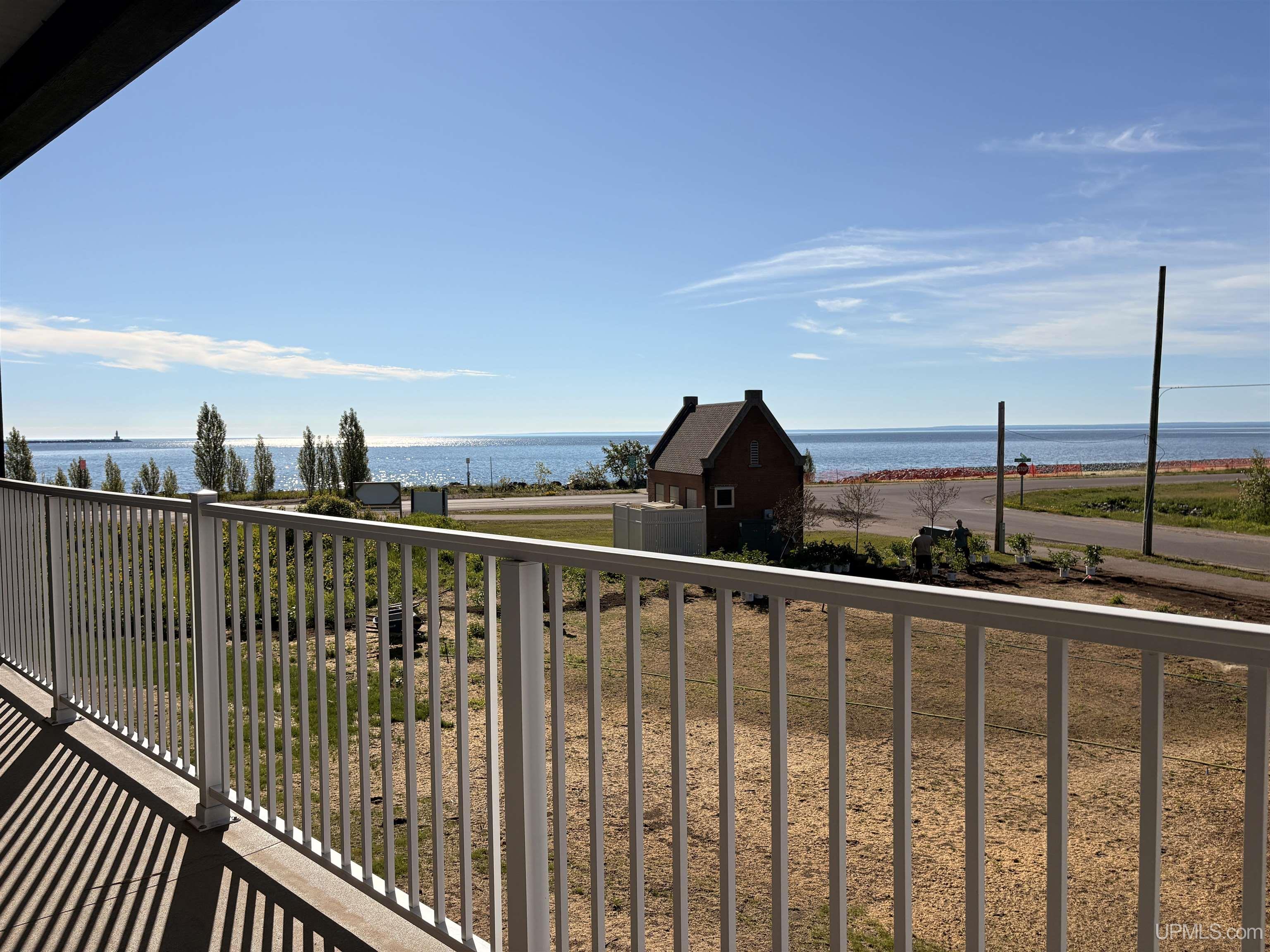 (unit 14) -2401 N Lakeshore Boulevard Property Photo 5