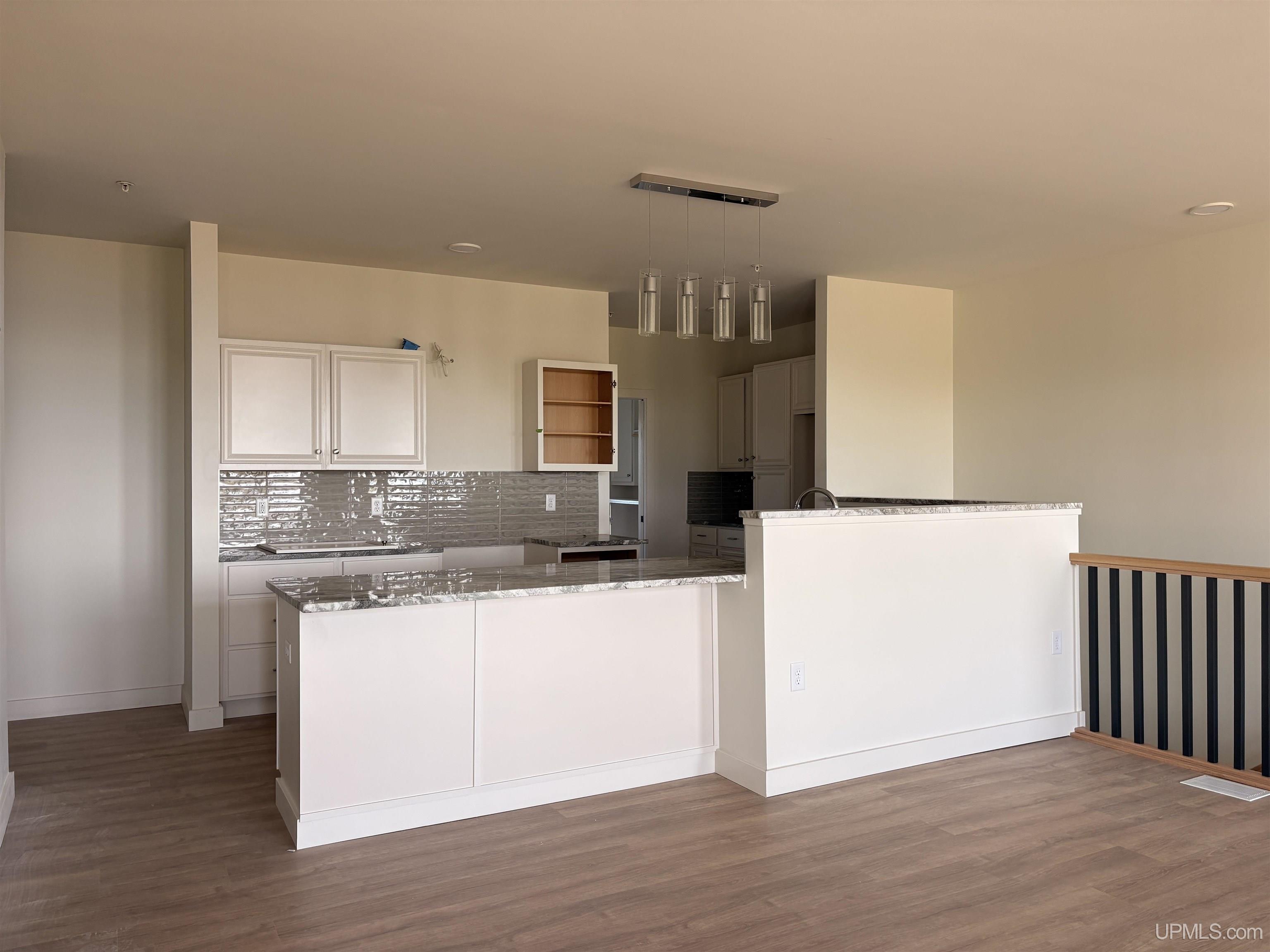 (unit 14) -2401 N Lakeshore Boulevard Property Photo 6