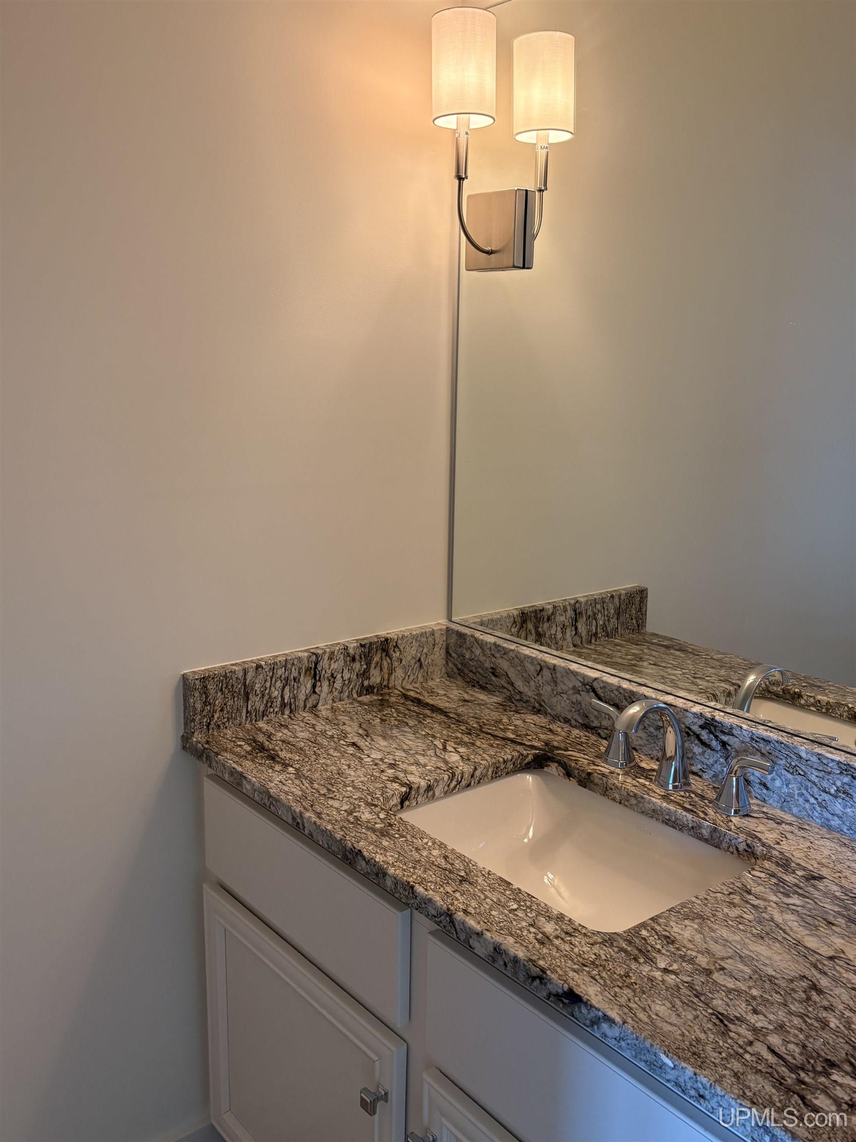 (unit 14) -2401 N Lakeshore Boulevard Property Photo 8