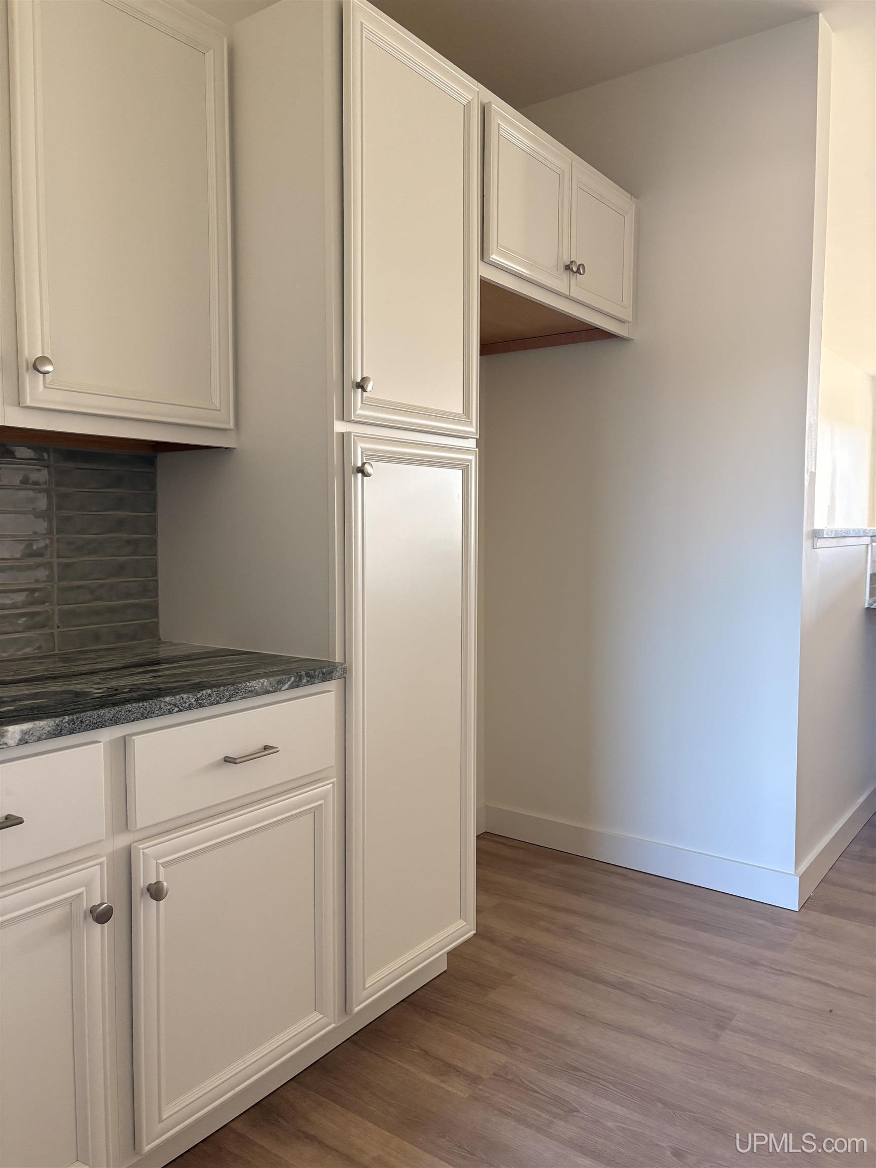 (unit 14) -2401 N Lakeshore Boulevard Property Photo 11