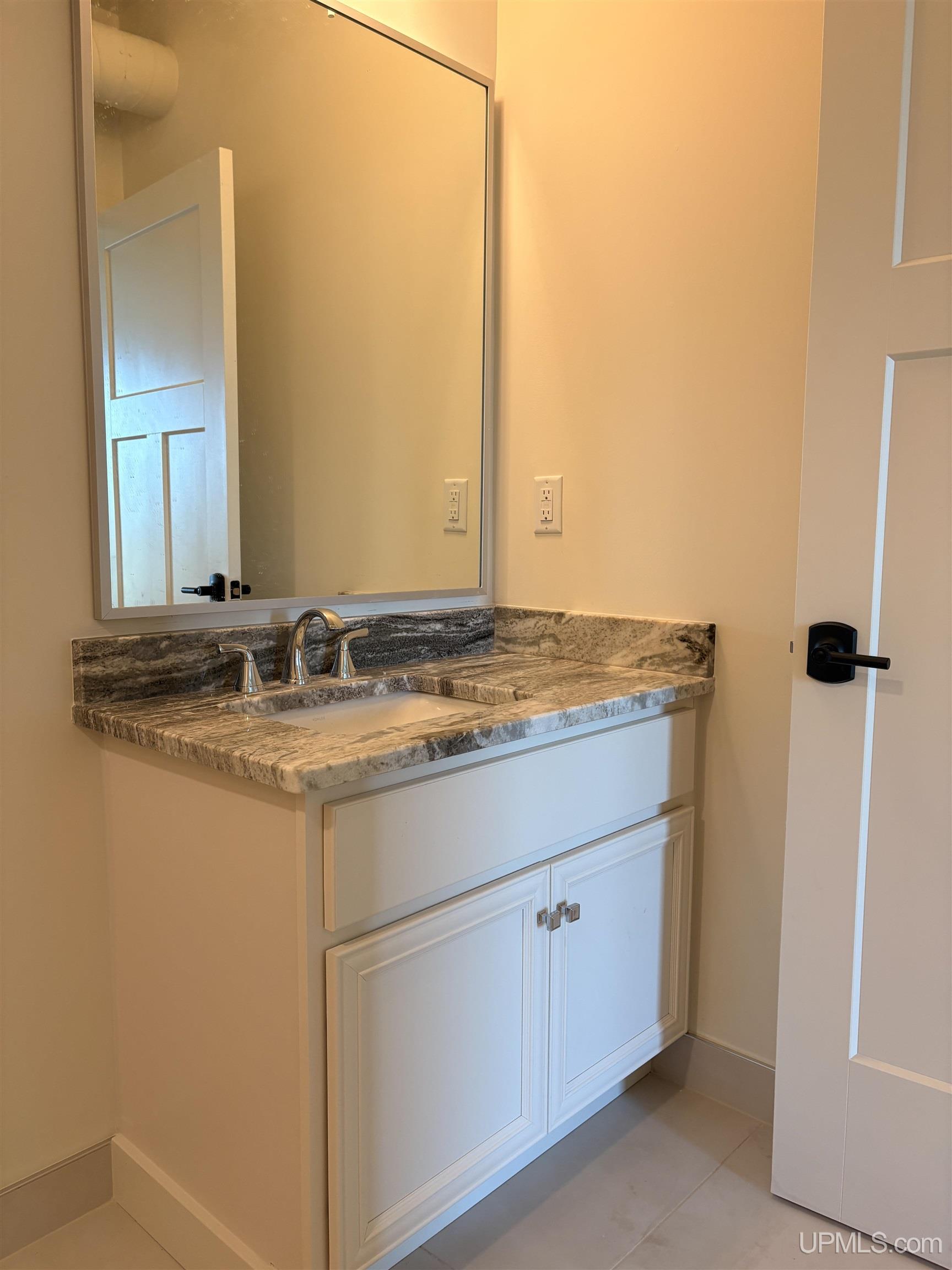 (unit 14) -2401 N Lakeshore Boulevard Property Photo 13