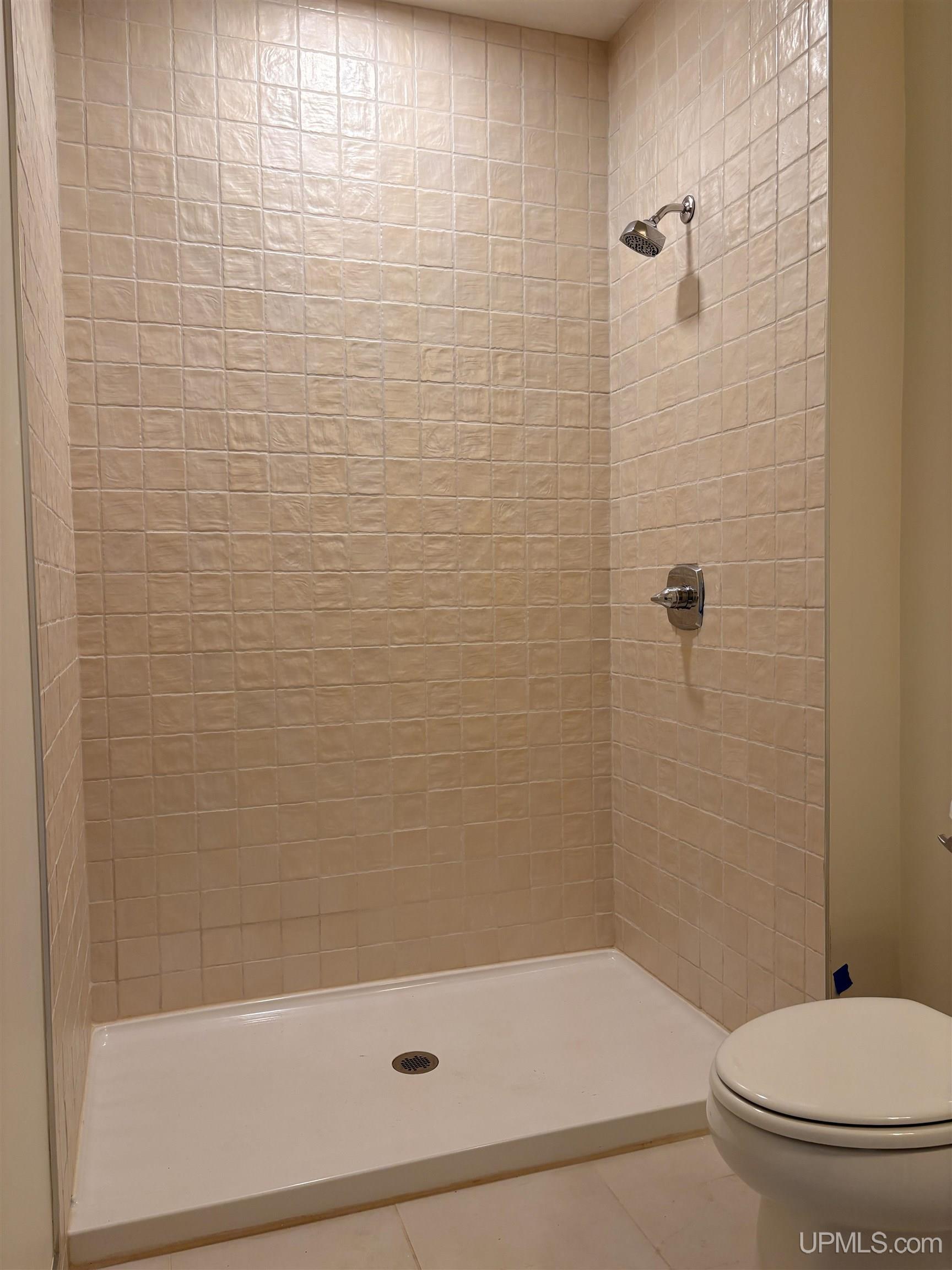 (unit 14) -2401 N Lakeshore Boulevard Property Photo 14
