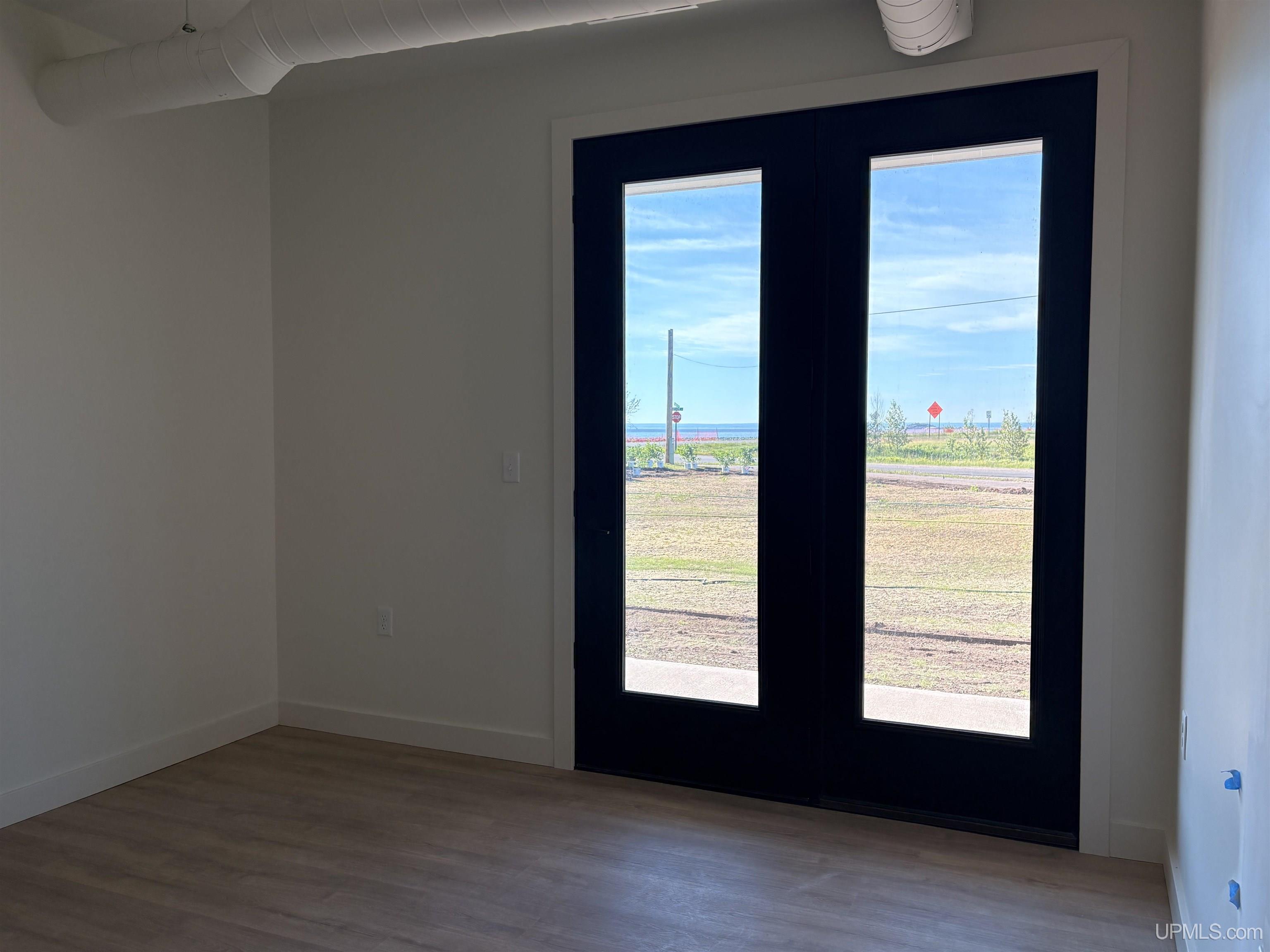 (unit 14) -2401 N Lakeshore Boulevard Property Photo 15