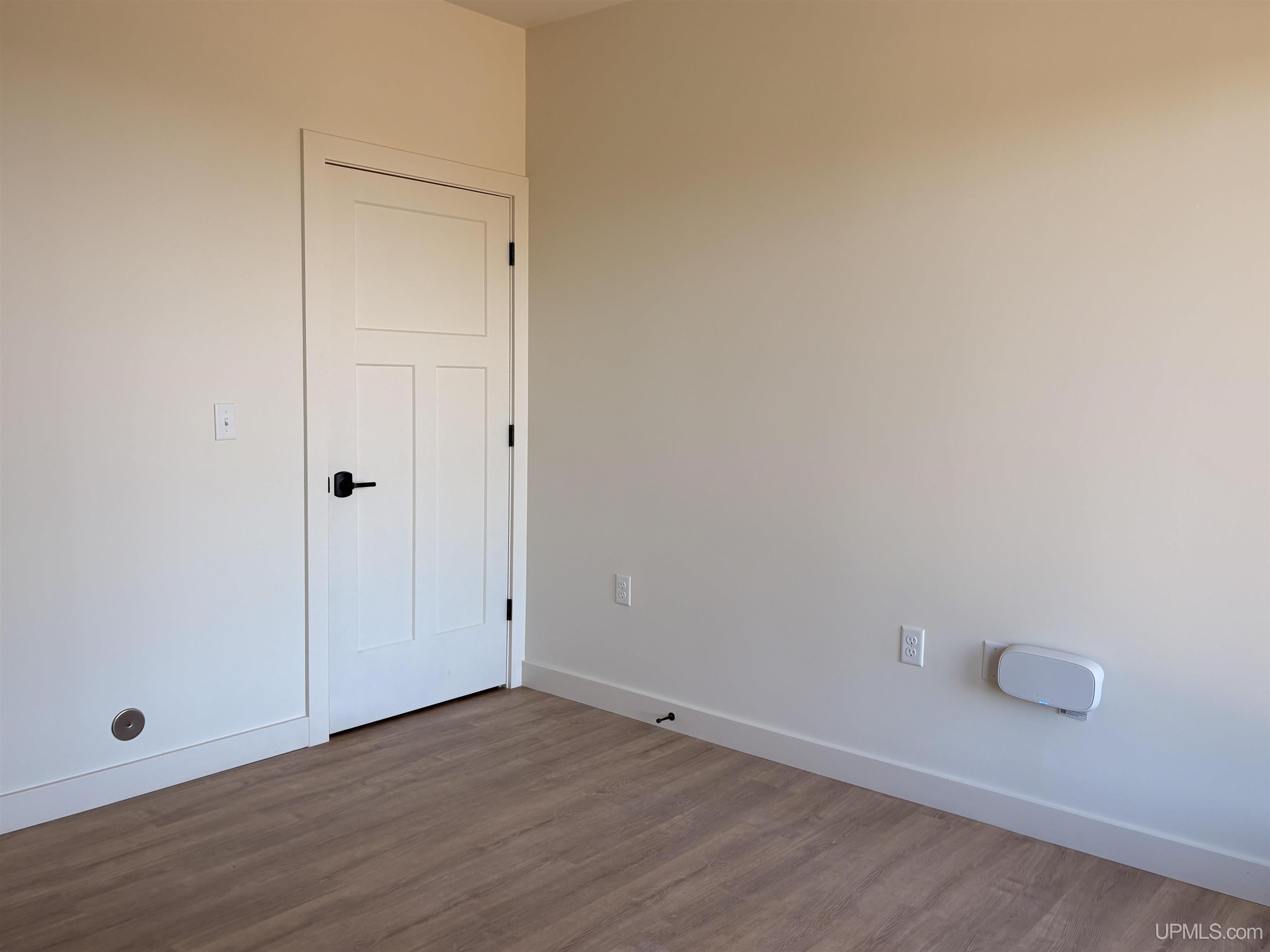 (unit 14) -2401 N Lakeshore Boulevard Property Photo 16