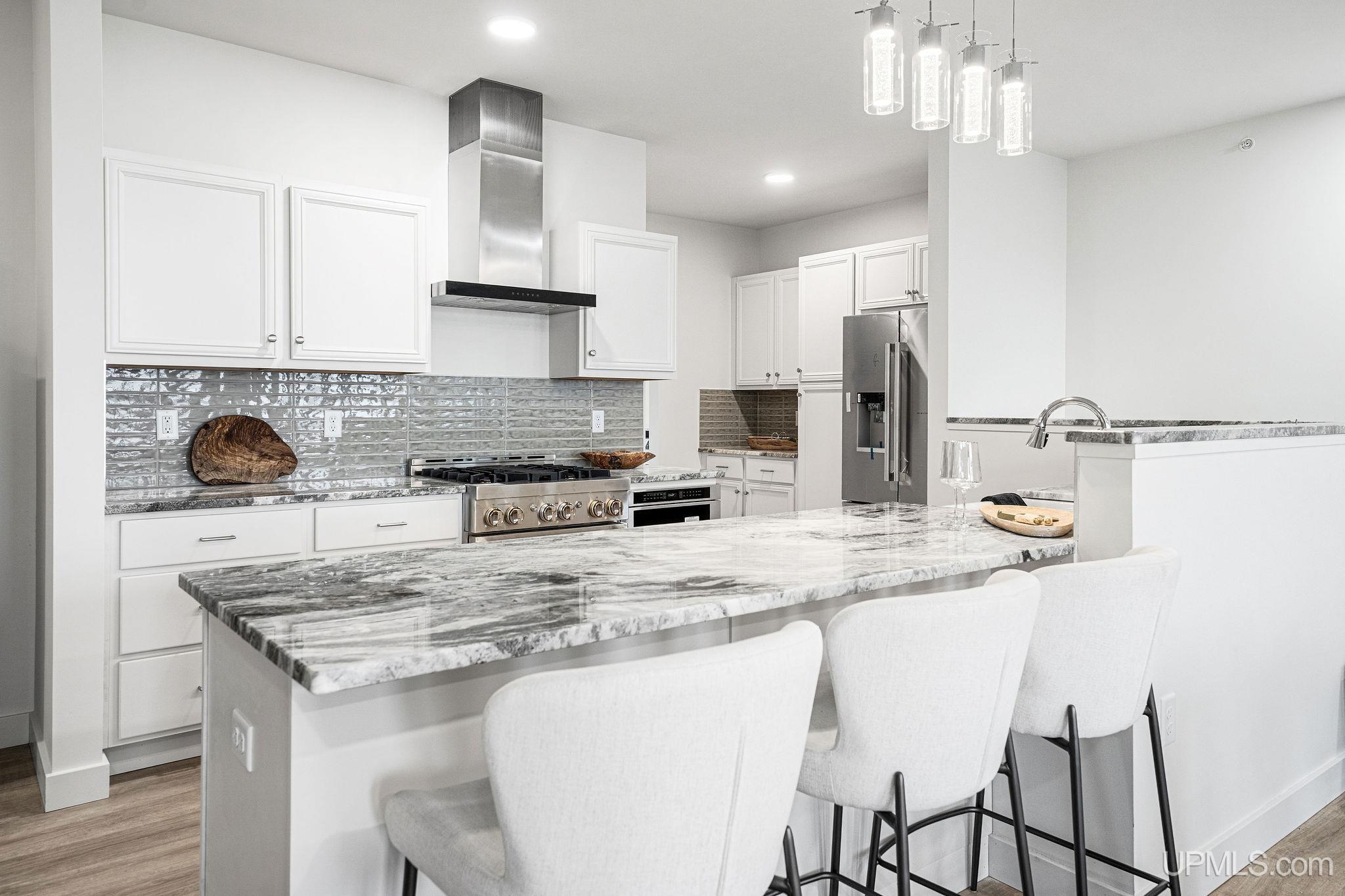 (unit 7) -2401 N Lakeshore Boulevard Property Photo 6