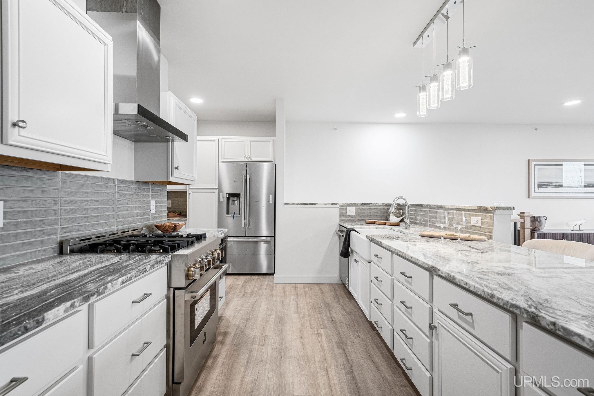 (unit 7) -2401 N Lakeshore Boulevard Property Photo 7