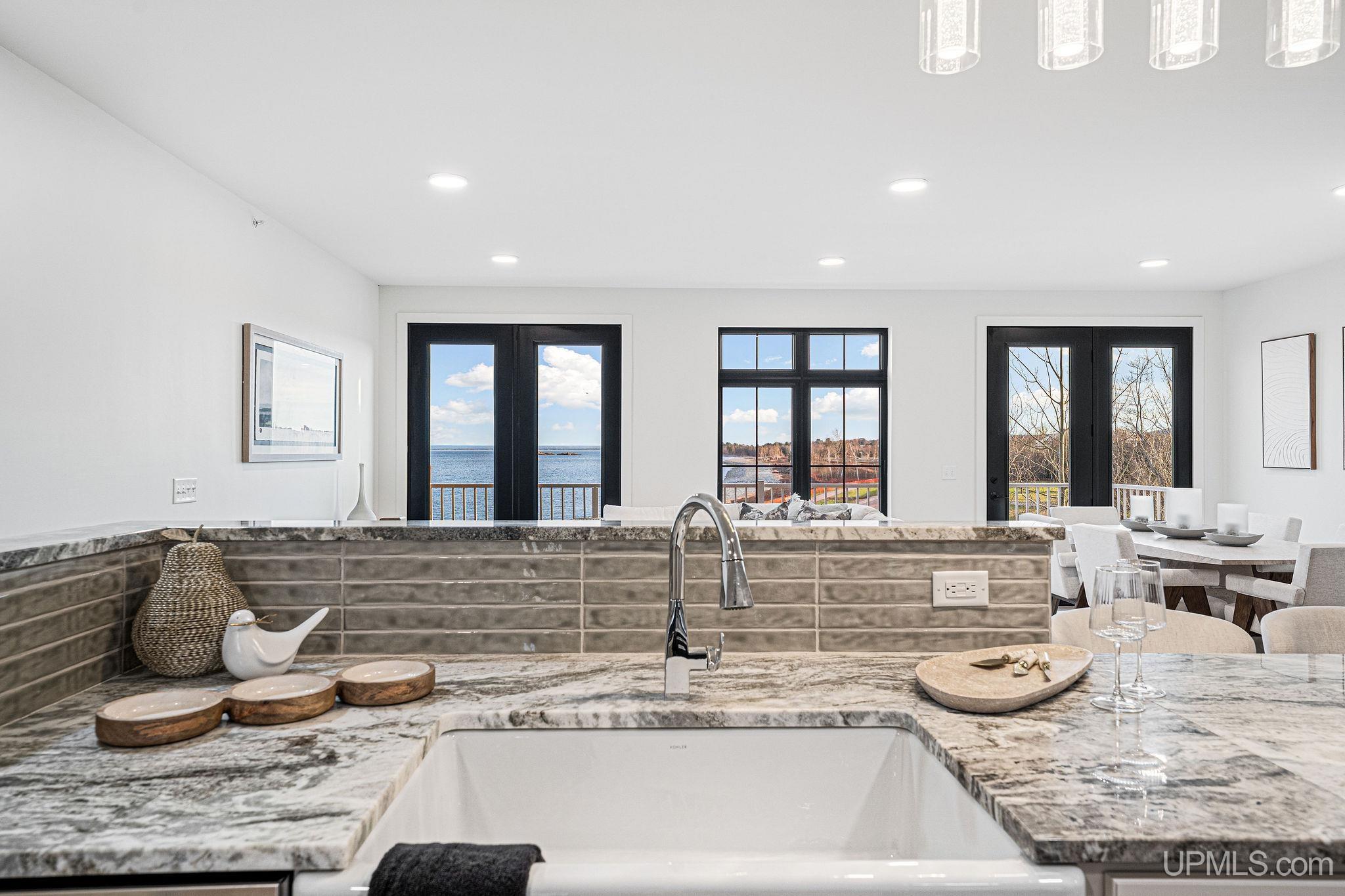 (unit 7) -2401 N Lakeshore Boulevard Property Photo 8