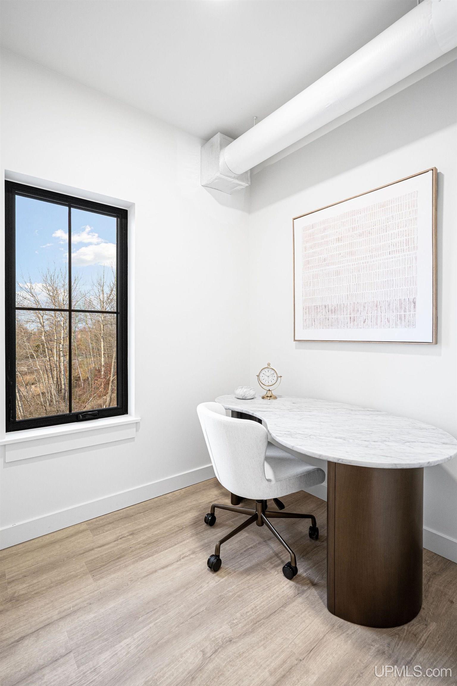 (unit 7) -2401 N Lakeshore Boulevard Property Photo 15