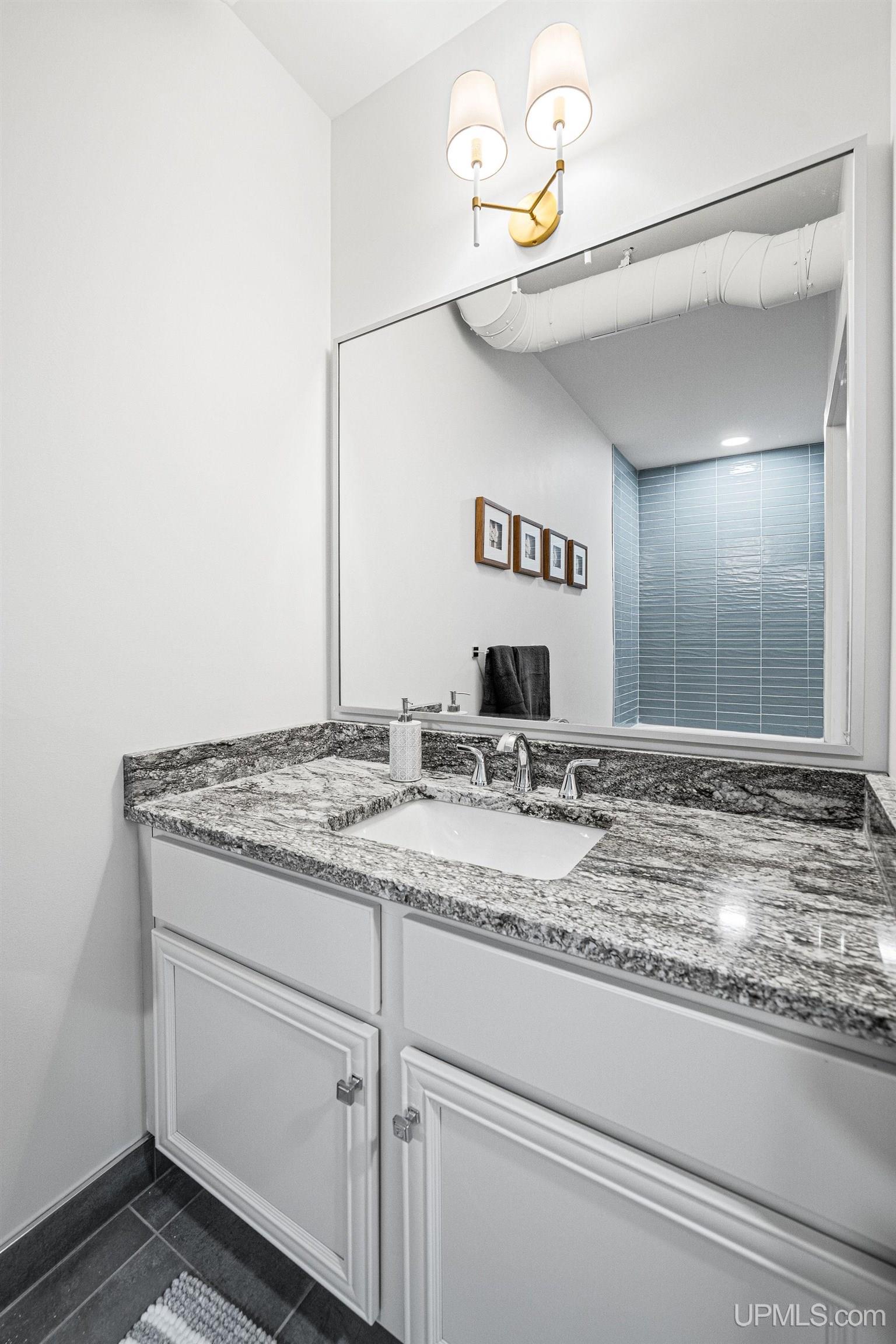 (unit 7) -2401 N Lakeshore Boulevard Property Photo 21