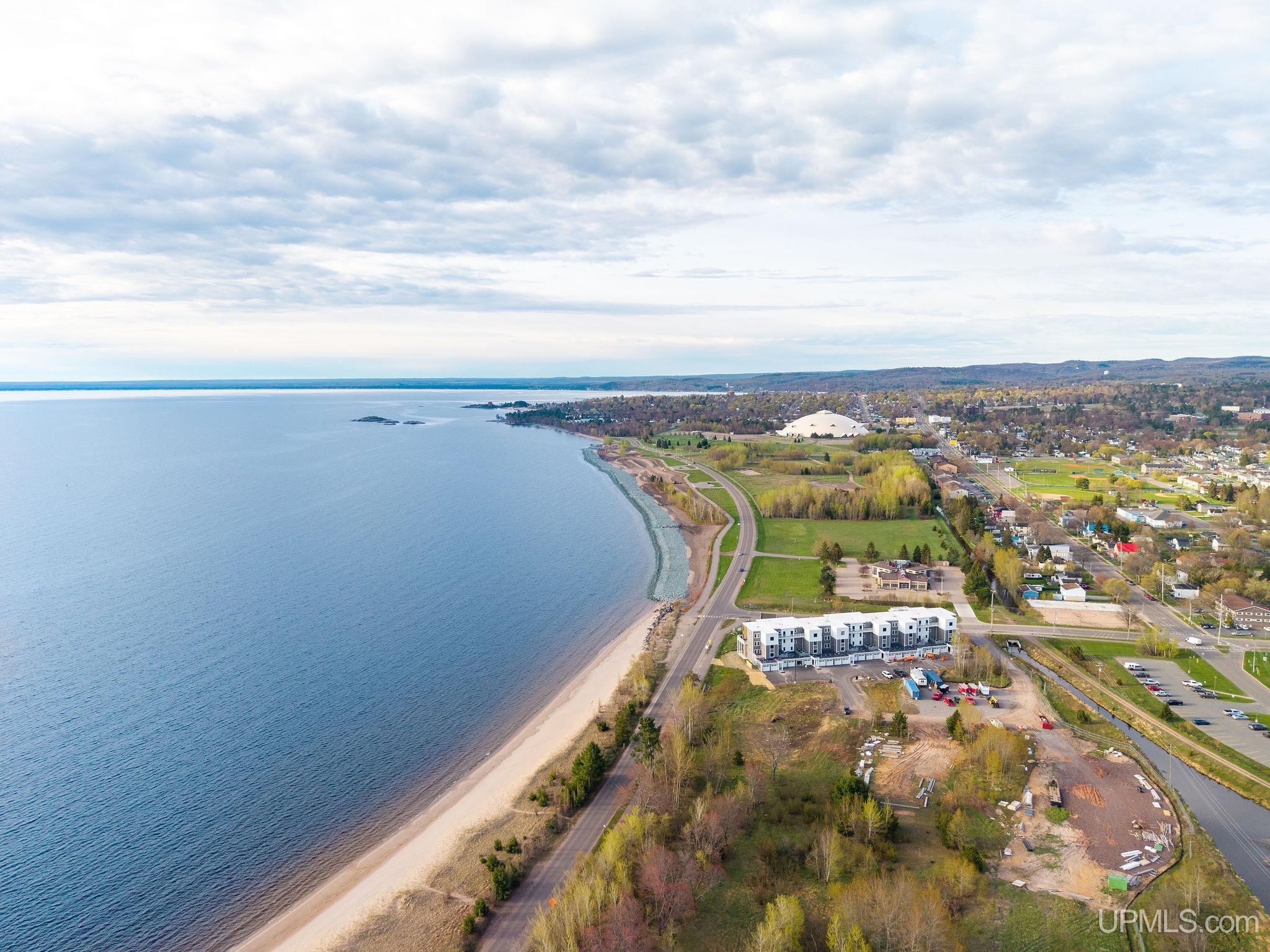 (unit 7) -2401 N Lakeshore Boulevard Property Photo 30