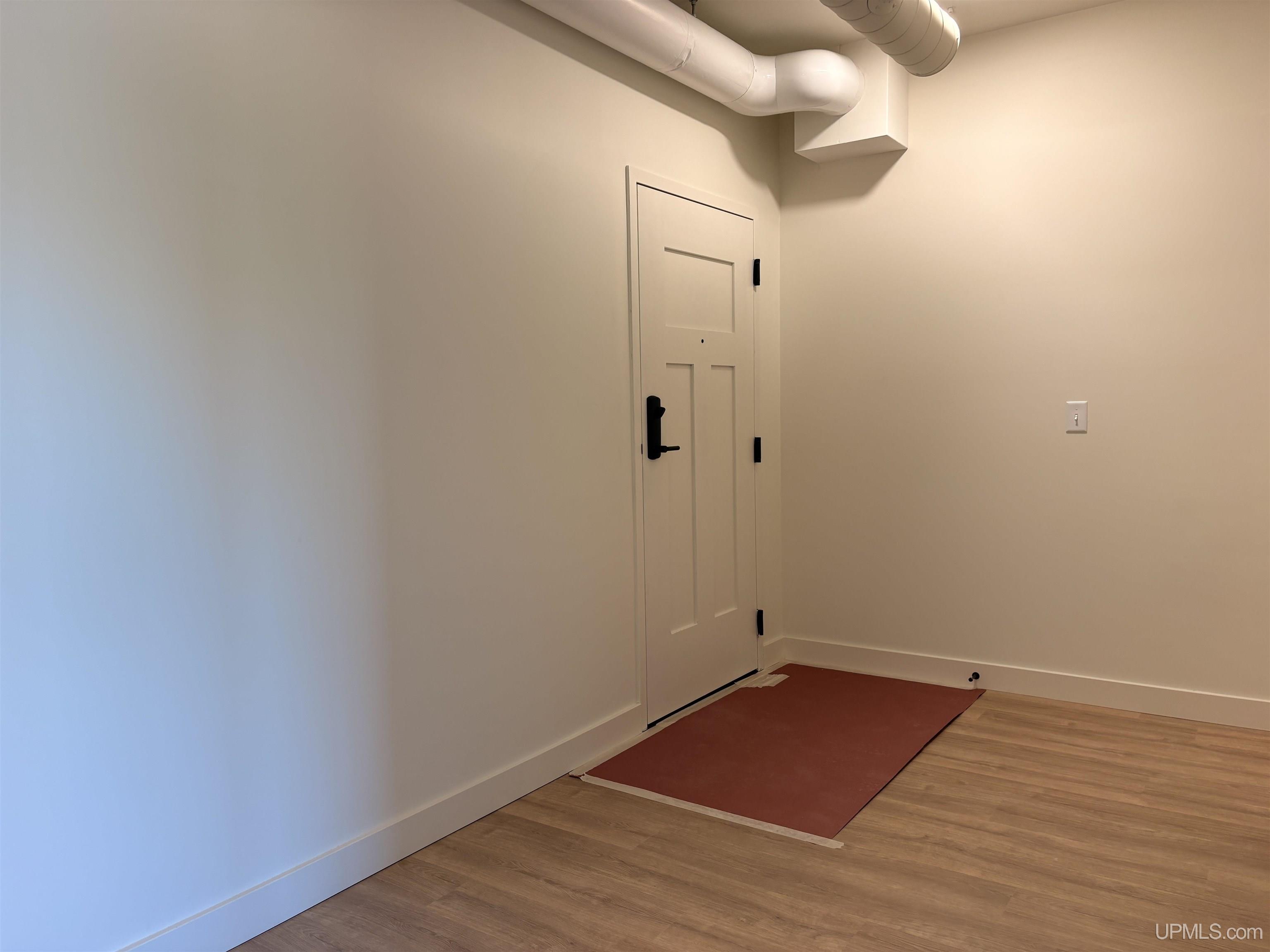 (unit 10) -2401 N Lakeshore Boulevard Property Photo 11