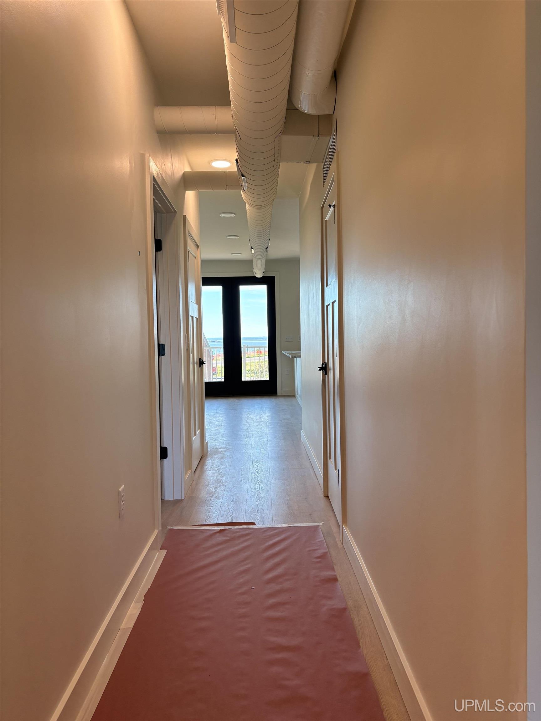 (unit 10) -2401 N Lakeshore Boulevard Property Photo 12