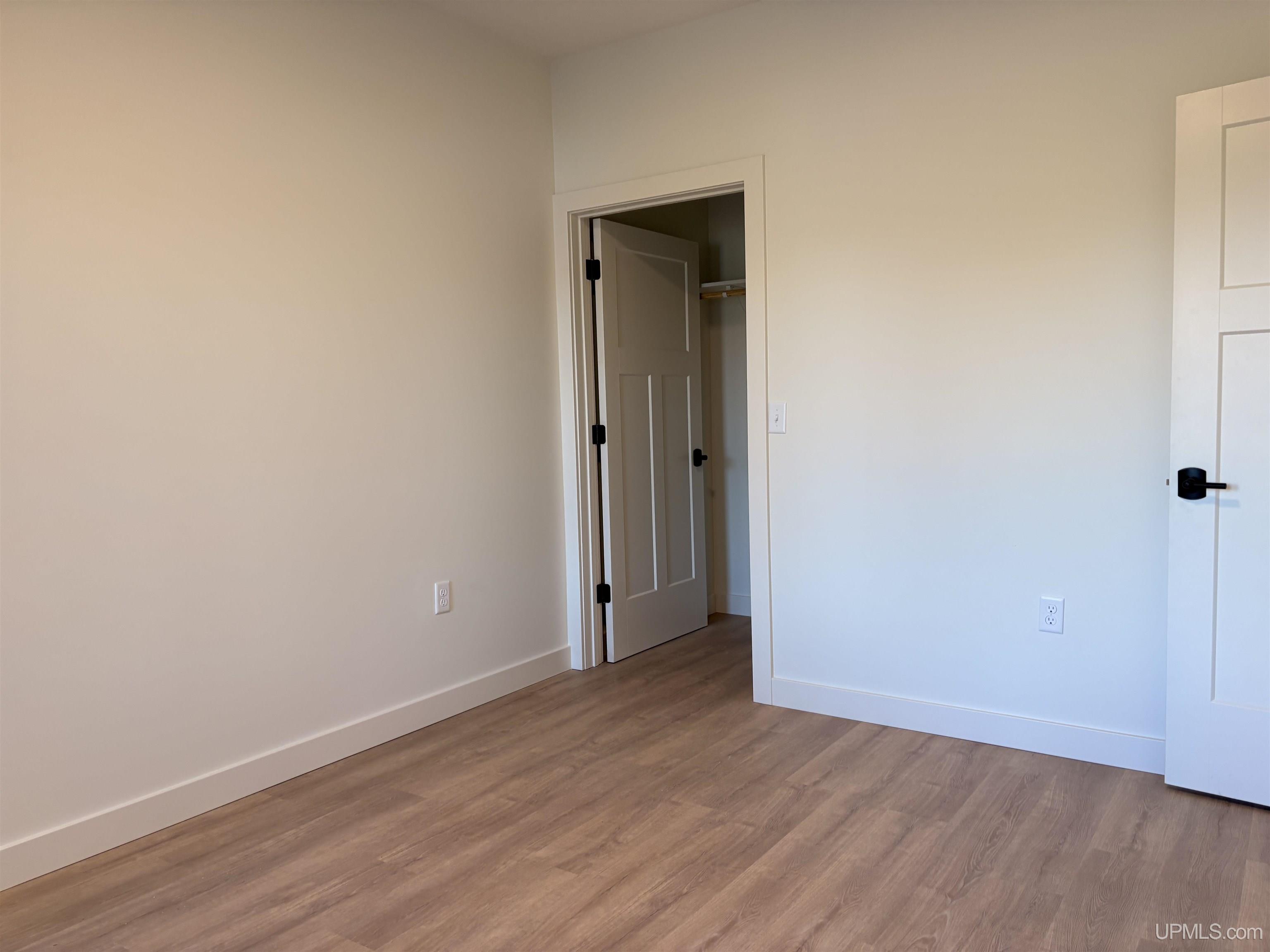 (unit 10) -2401 N Lakeshore Boulevard Property Photo 14