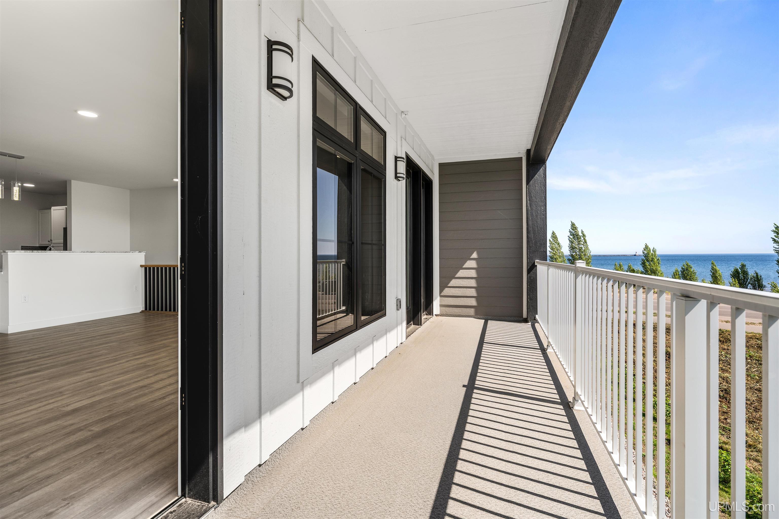 (unit 5) - 2401 N Lakeshore Boulevard Property Photo 5