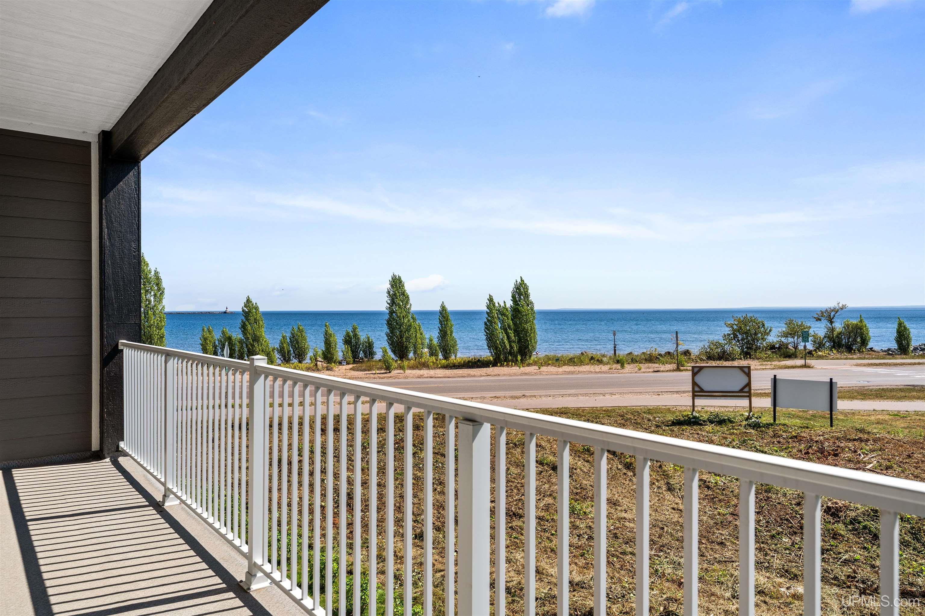 (unit 5) - 2401 N Lakeshore Boulevard Property Photo 7