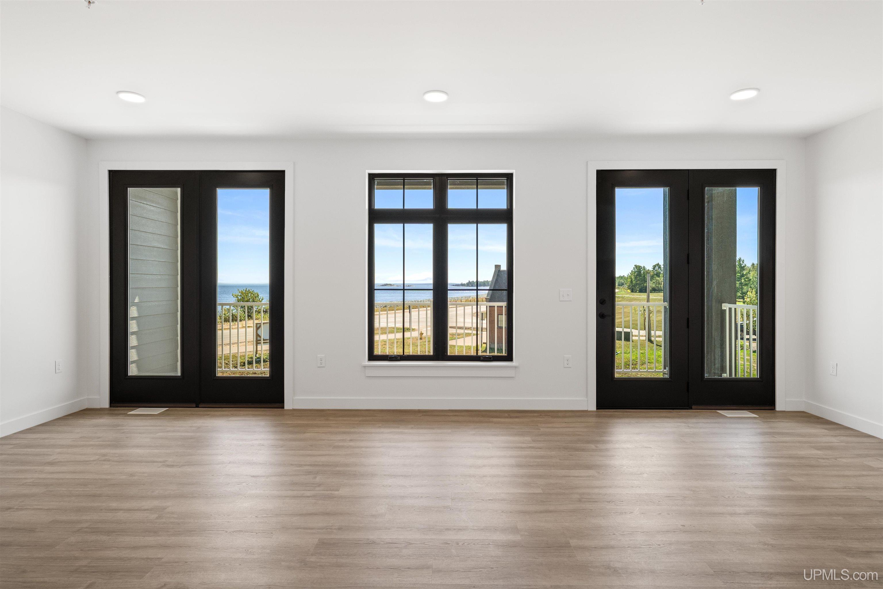 (unit 5) - 2401 N Lakeshore Boulevard Property Photo 8
