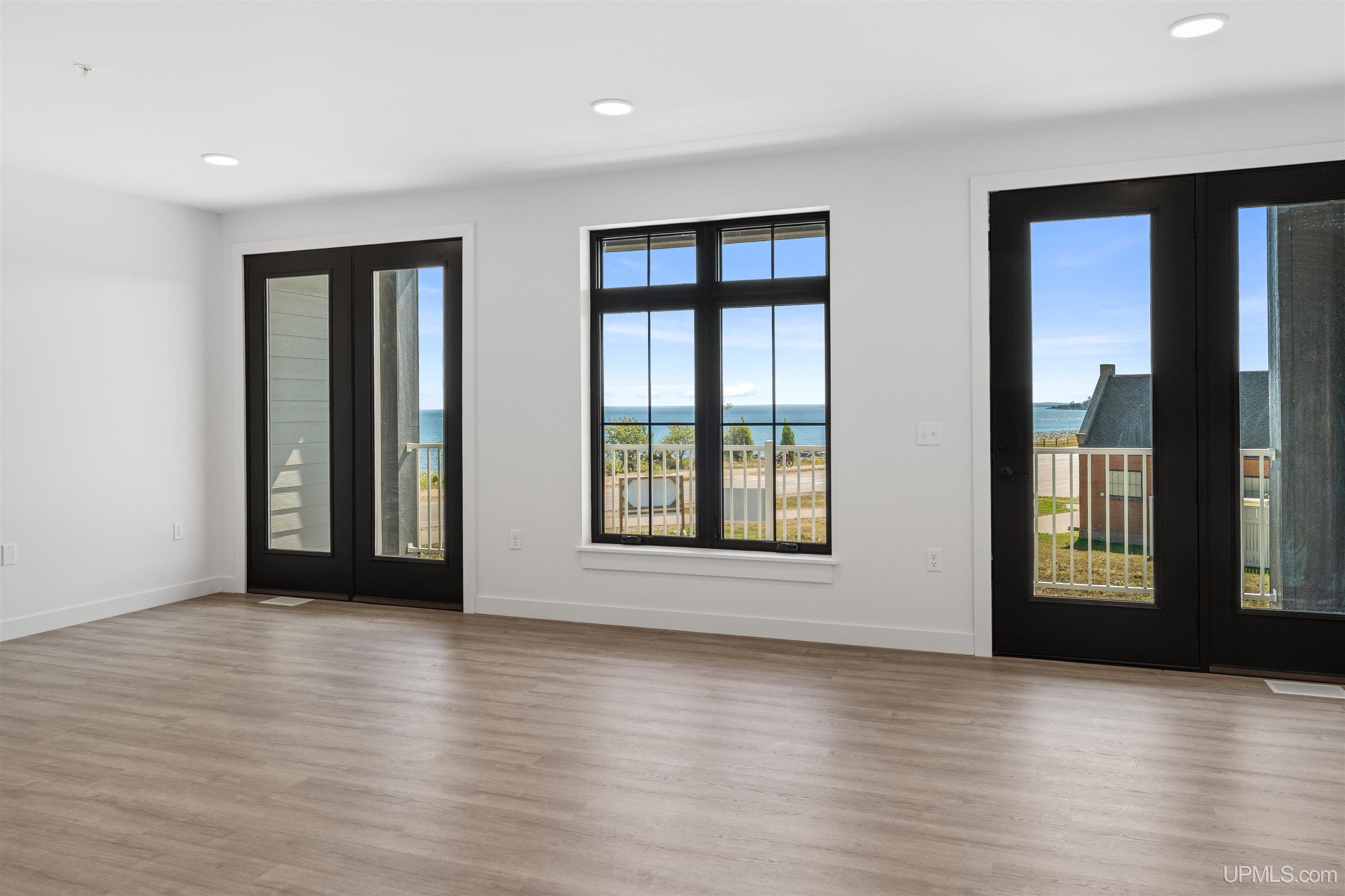 (unit 5) - 2401 N Lakeshore Boulevard Property Photo 11