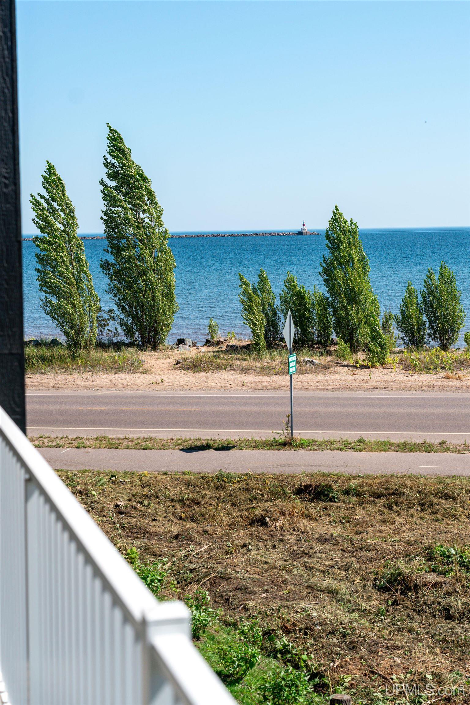 (unit 5) - 2401 N Lakeshore Boulevard Property Photo 12