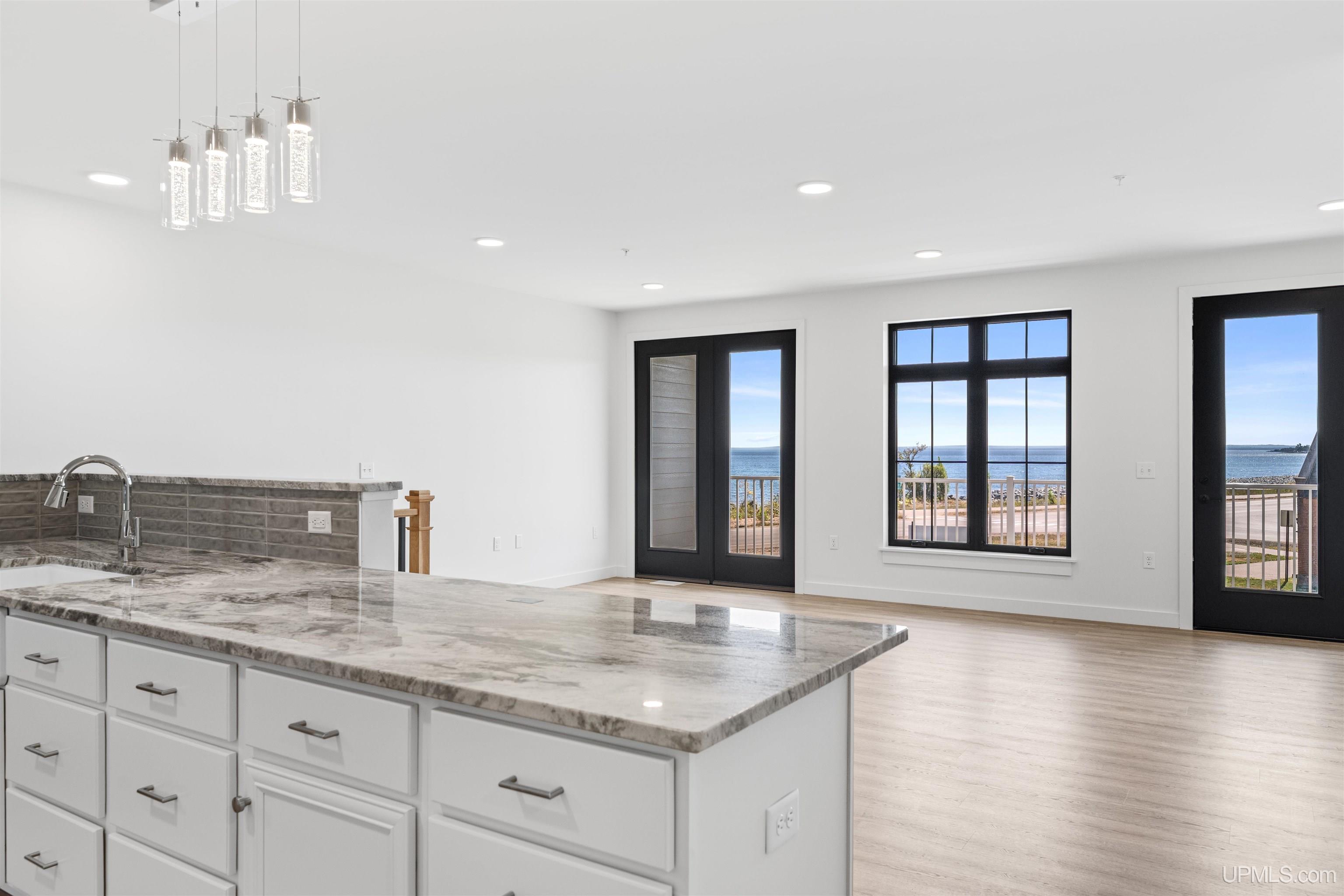 (unit 5) - 2401 N Lakeshore Boulevard Property Photo 15