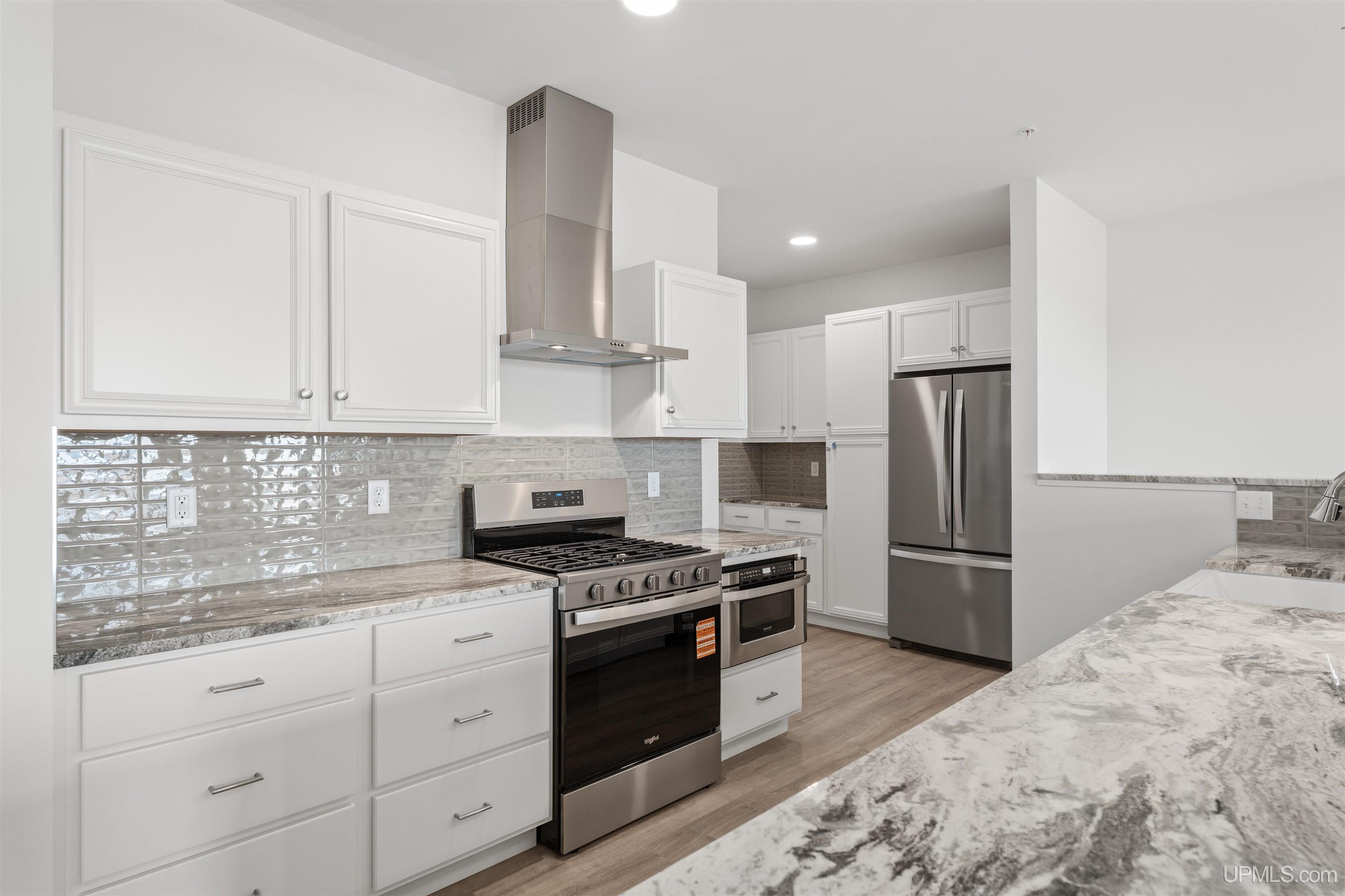 (unit 5) - 2401 N Lakeshore Boulevard Property Photo 16
