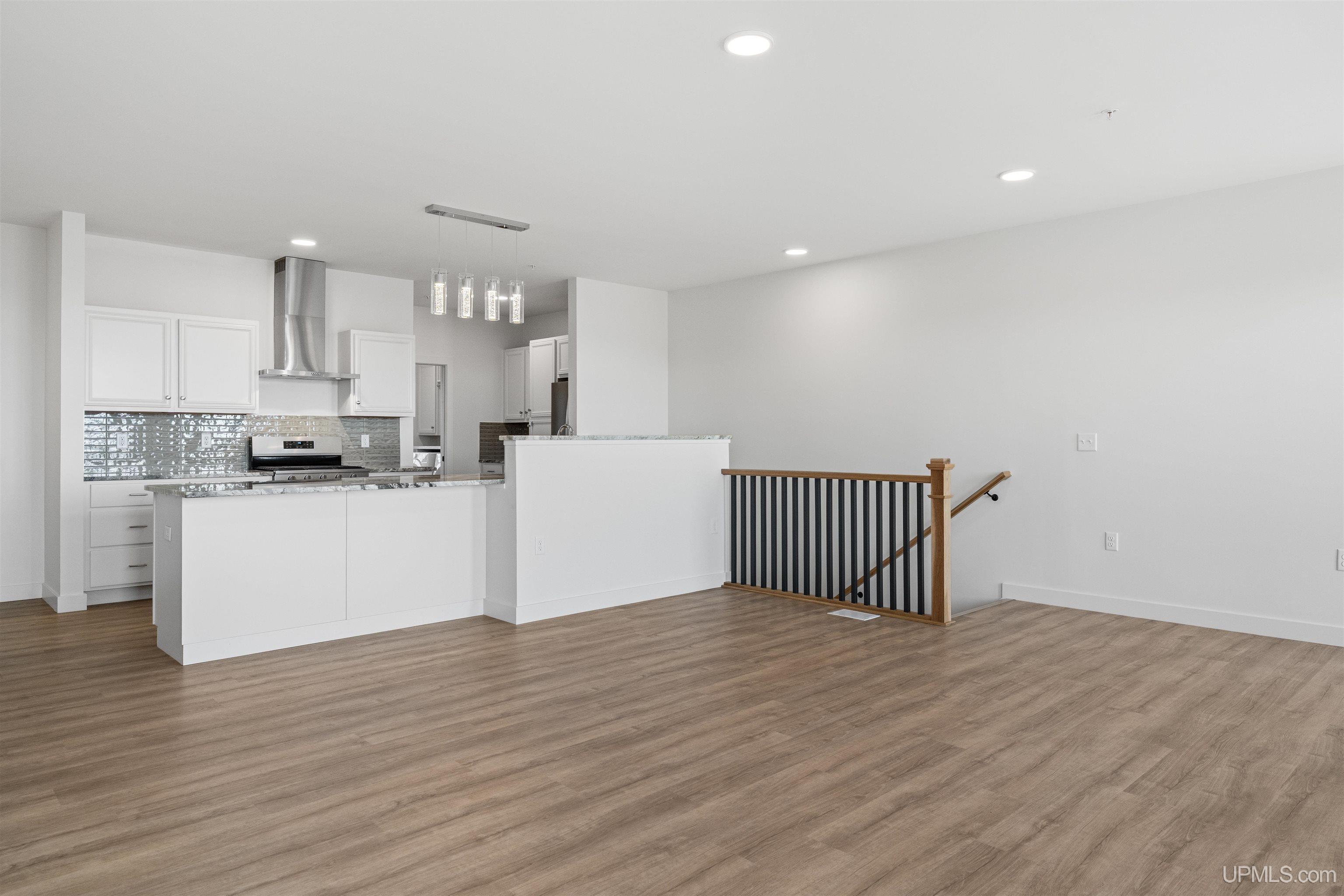 (unit 5) - 2401 N Lakeshore Boulevard Property Photo 21